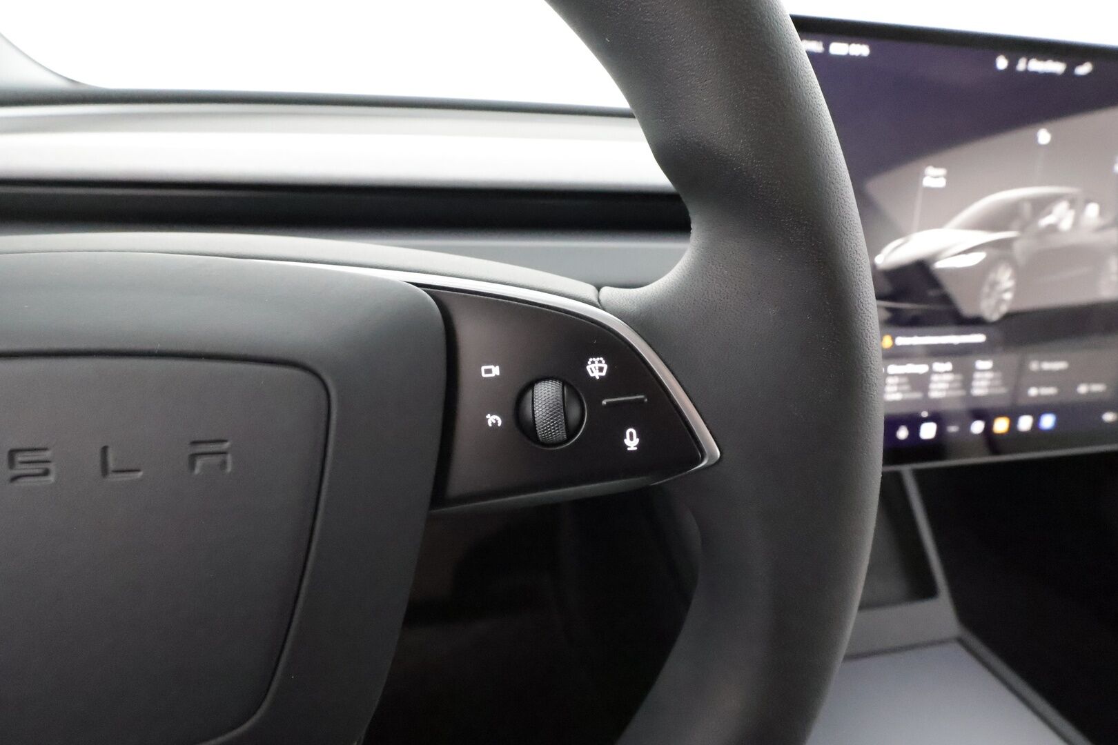 TESLA MODEL 3 2024 RWD Highland * Lasikatto / Ilmastoidut nahat / ILP / Matrix LED / P.kamera / Valkoinen sisusta / Viihdenäyttö / Ratinlämmitin * - HULLUT AVAJAISHULINAT KORKOTARJOUS 3,29 %