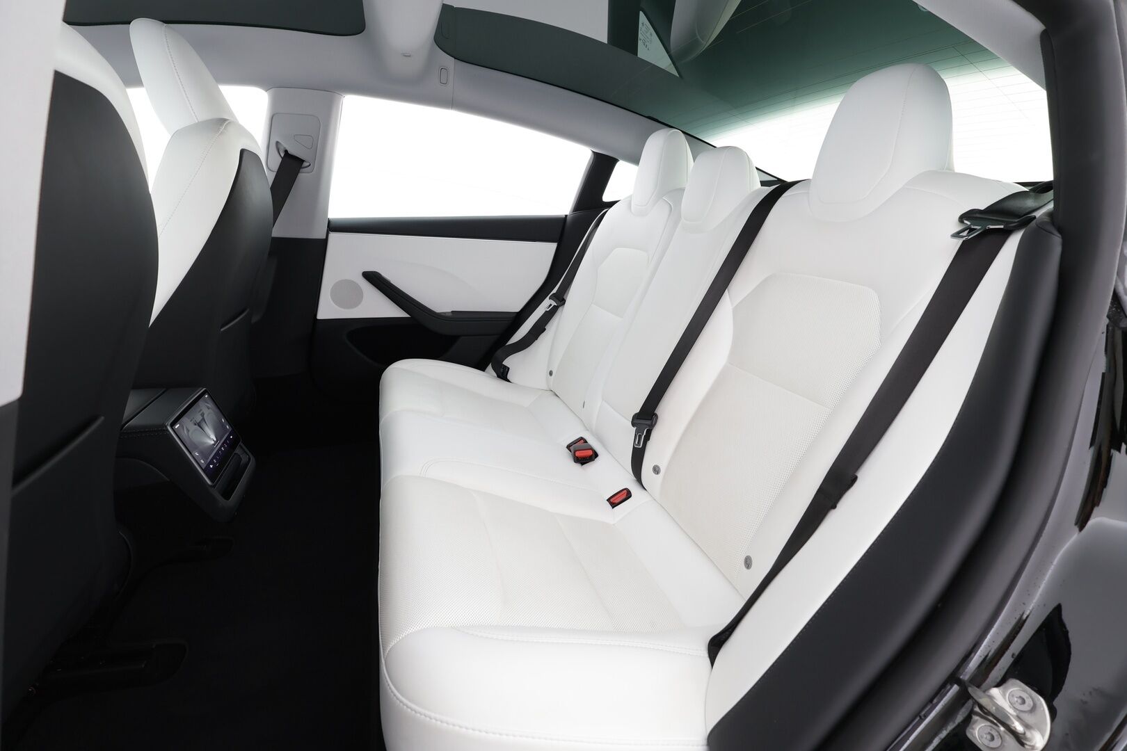 TESLA MODEL 3 2024 RWD Highland * Lasikatto / Ilmastoidut nahat / ILP / Matrix LED / P.kamera / Valkoinen sisusta / Viihdenäyttö / Ratinlämmitin * - HULLUT AVAJAISHULINAT KORKOTARJOUS 3,29 %