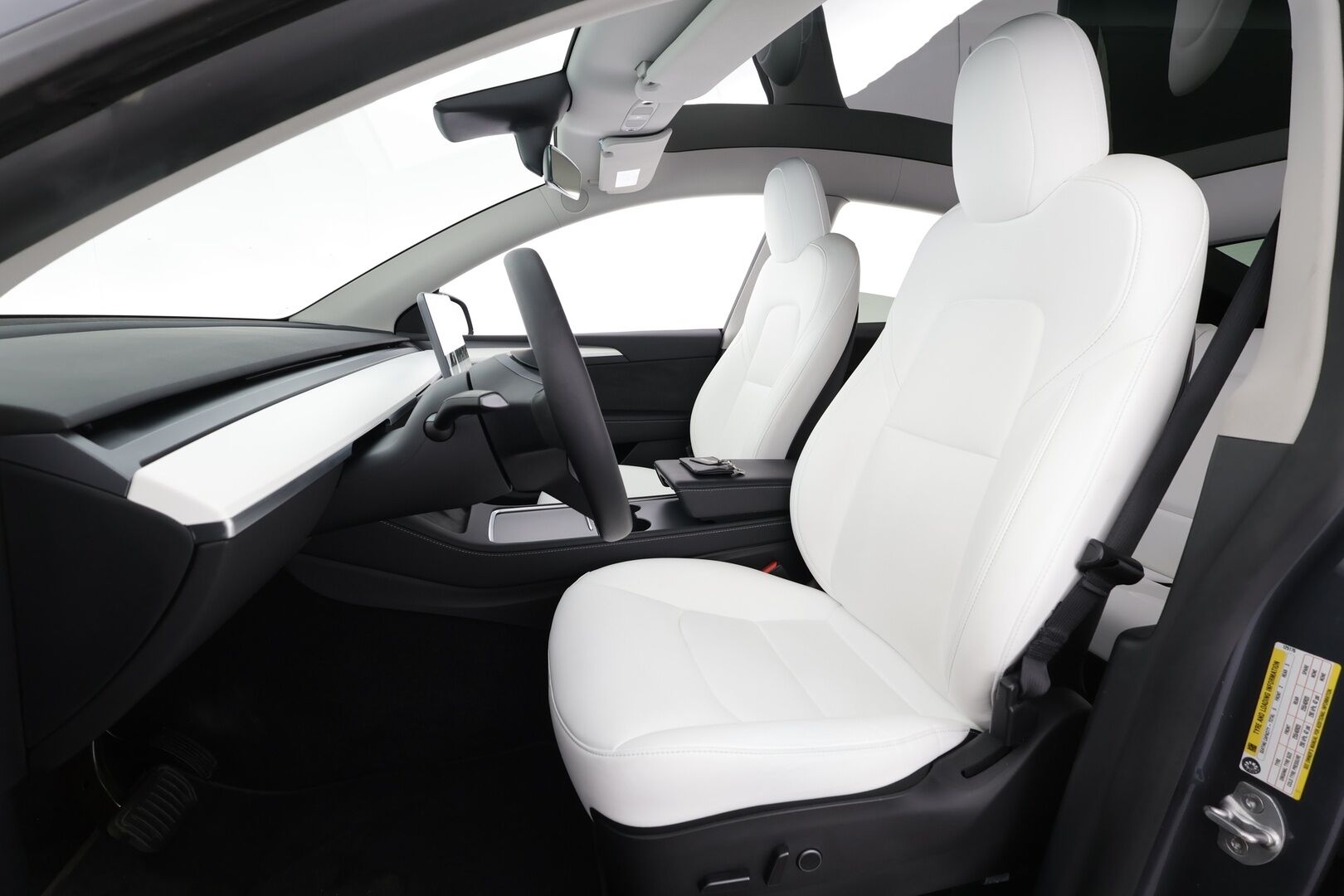 TESLA MODEL Y 2021 Long Range Dual Motor AWD * Koukku / FSD / ILP / Lasikatto / Matrix LED / Valkoinen sisusta / Premium Audio / P.kamera * - Kahdet renkaat aluvanteilla - HULLUT AVAJAISHULINAT KORKOTARJOUS 3,29 %