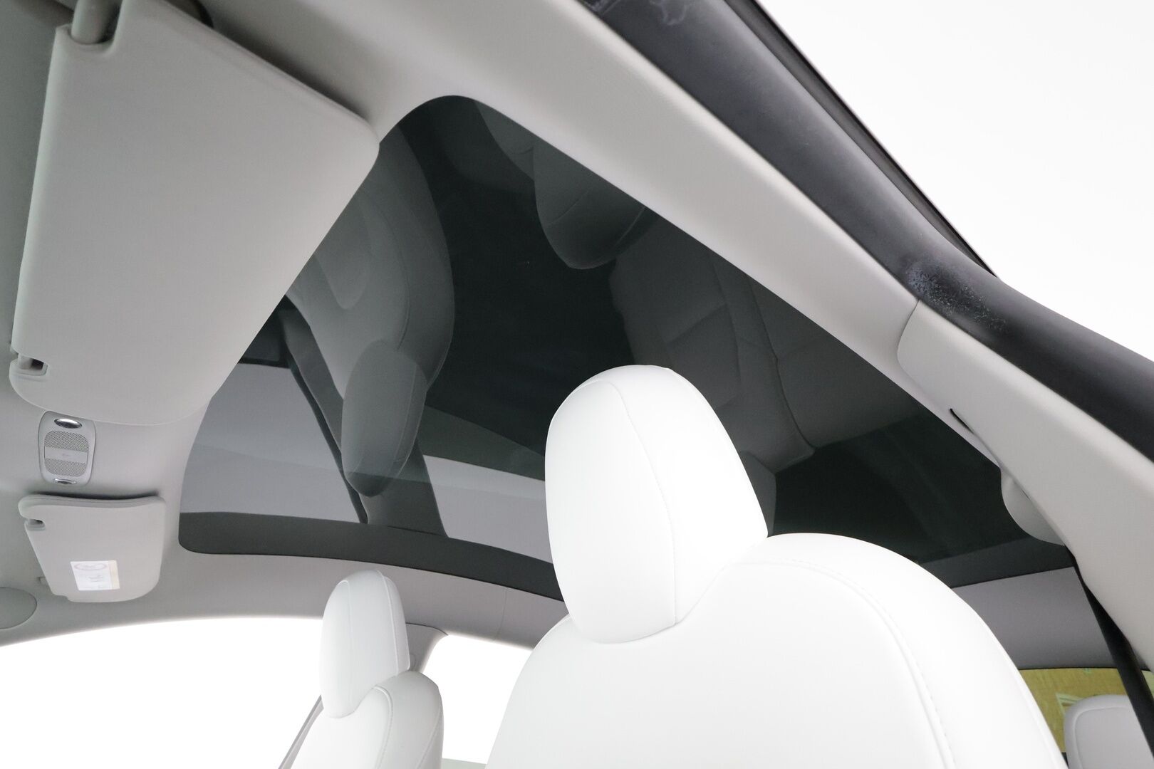 TESLA MODEL Y 2021 Long Range Dual Motor AWD * Koukku / FSD / ILP / Lasikatto / Matrix LED / Valkoinen sisusta / Premium Audio / P.kamera * - Kahdet renkaat aluvanteilla - HULLUT AVAJAISHULINAT KORKOTARJOUS 3,29 %