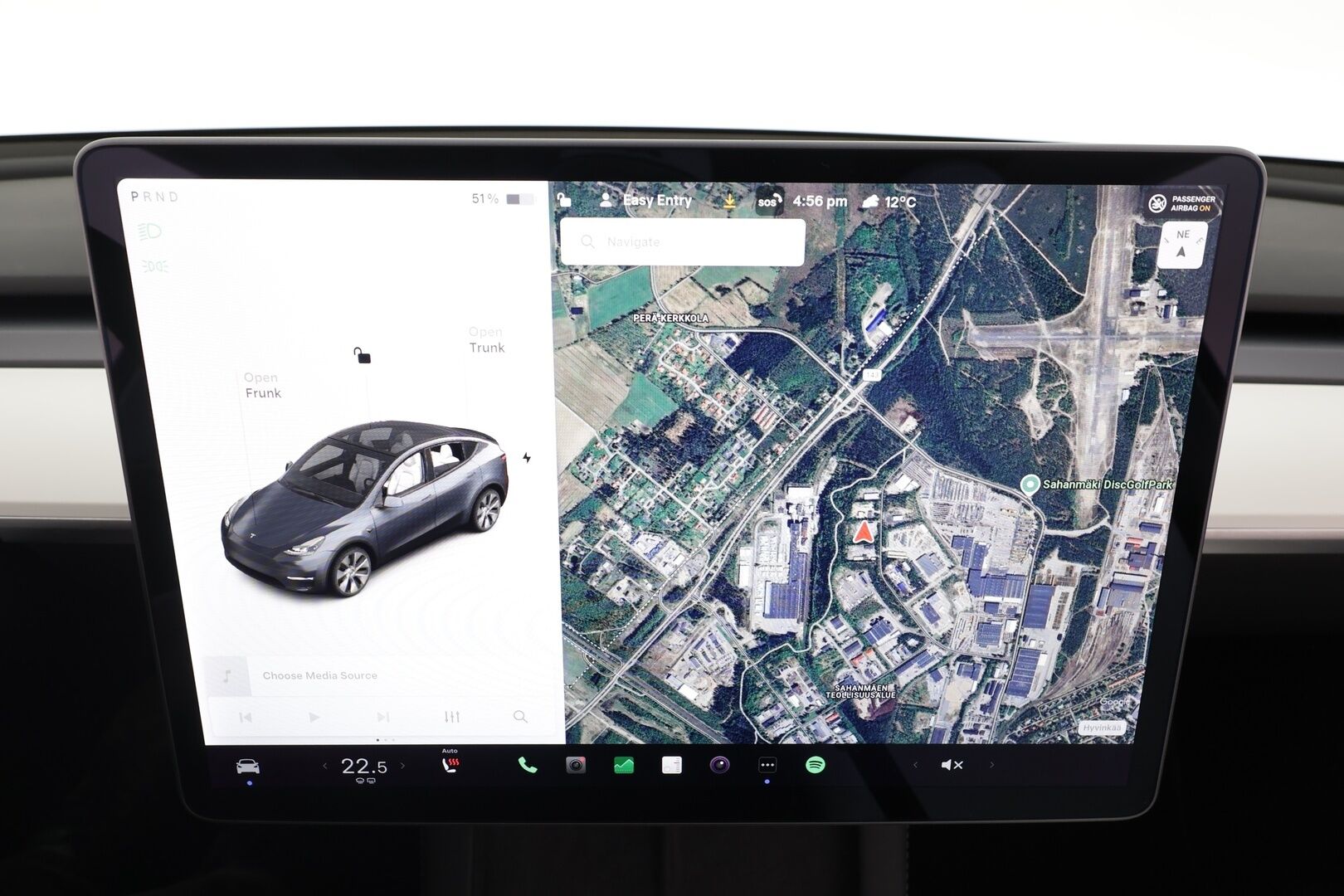 TESLA MODEL Y 2021 Long Range Dual Motor AWD * Koukku / FSD / ILP / Lasikatto / Matrix LED / Valkoinen sisusta / Premium Audio / P.kamera * - Kahdet renkaat aluvanteilla - HULLUT AVAJAISHULINAT KORKOTARJOUS 3,29 %