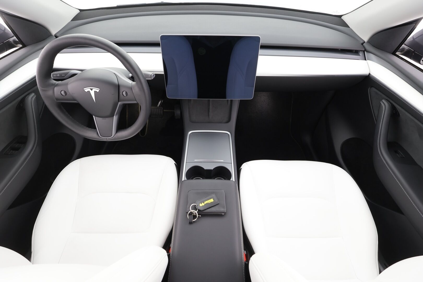 TESLA MODEL Y 2021 Long Range Dual Motor AWD * Koukku / FSD / ILP / Lasikatto / Matrix LED / Valkoinen sisusta / Premium Audio / P.kamera * - Kahdet renkaat aluvanteilla - HULLUT AVAJAISHULINAT KORKOTARJOUS 3,29 %