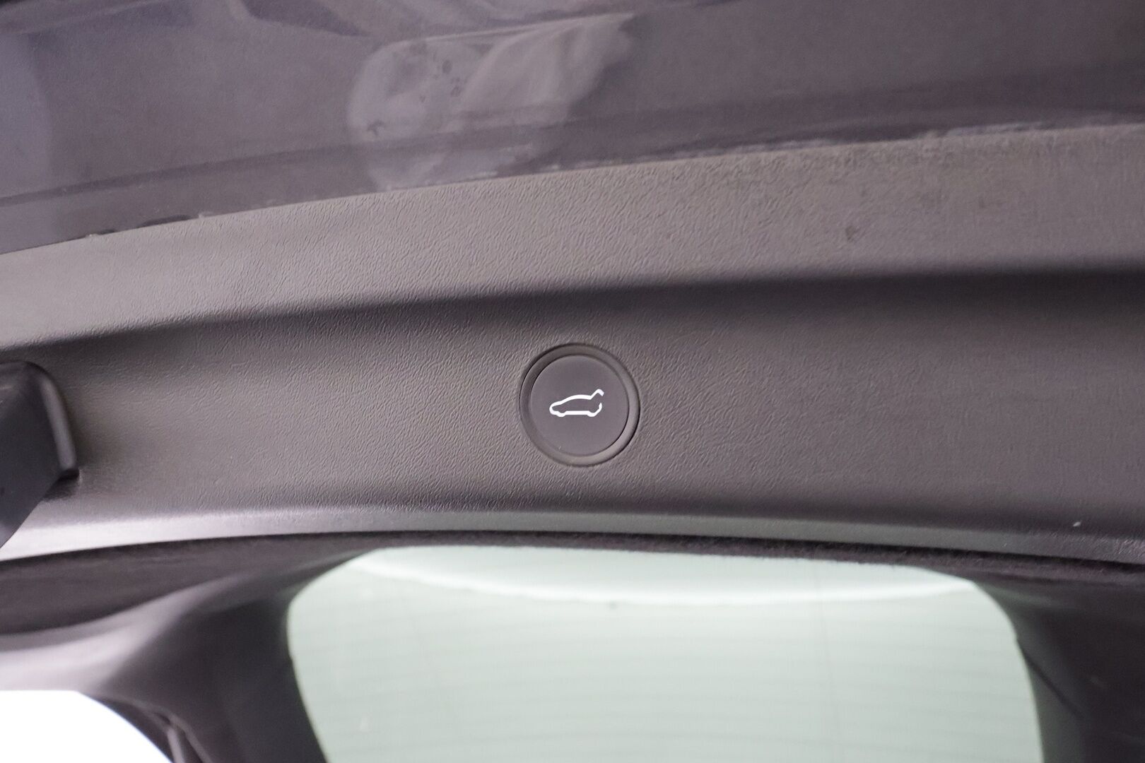 TESLA MODEL Y 2021 Long Range Dual Motor AWD * Koukku / FSD / ILP / Lasikatto / Matrix LED / Valkoinen sisusta / Premium Audio / P.kamera * - Kahdet renkaat aluvanteilla - HULLUT AVAJAISHULINAT KORKOTARJOUS 3,29 %