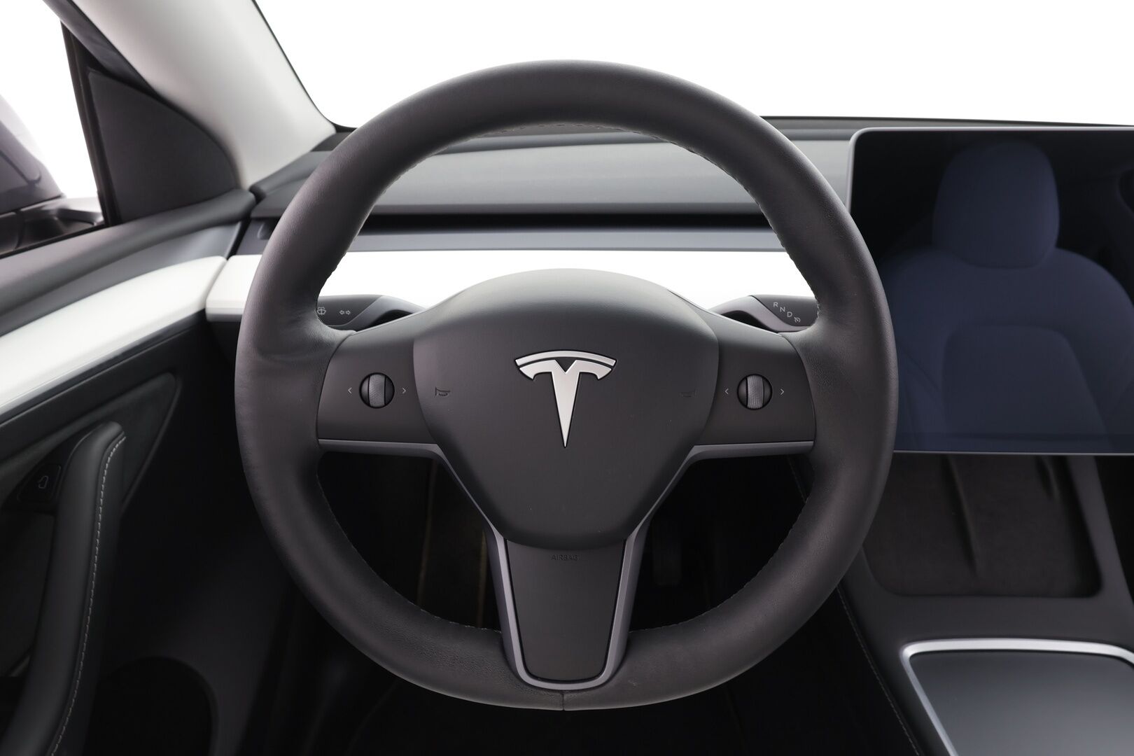 TESLA MODEL Y 2021 Long Range Dual Motor AWD * Koukku / FSD / ILP / Lasikatto / Matrix LED / Valkoinen sisusta / Premium Audio / P.kamera * - Kahdet renkaat aluvanteilla - HULLUT AVAJAISHULINAT KORKOTARJOUS 3,29 %