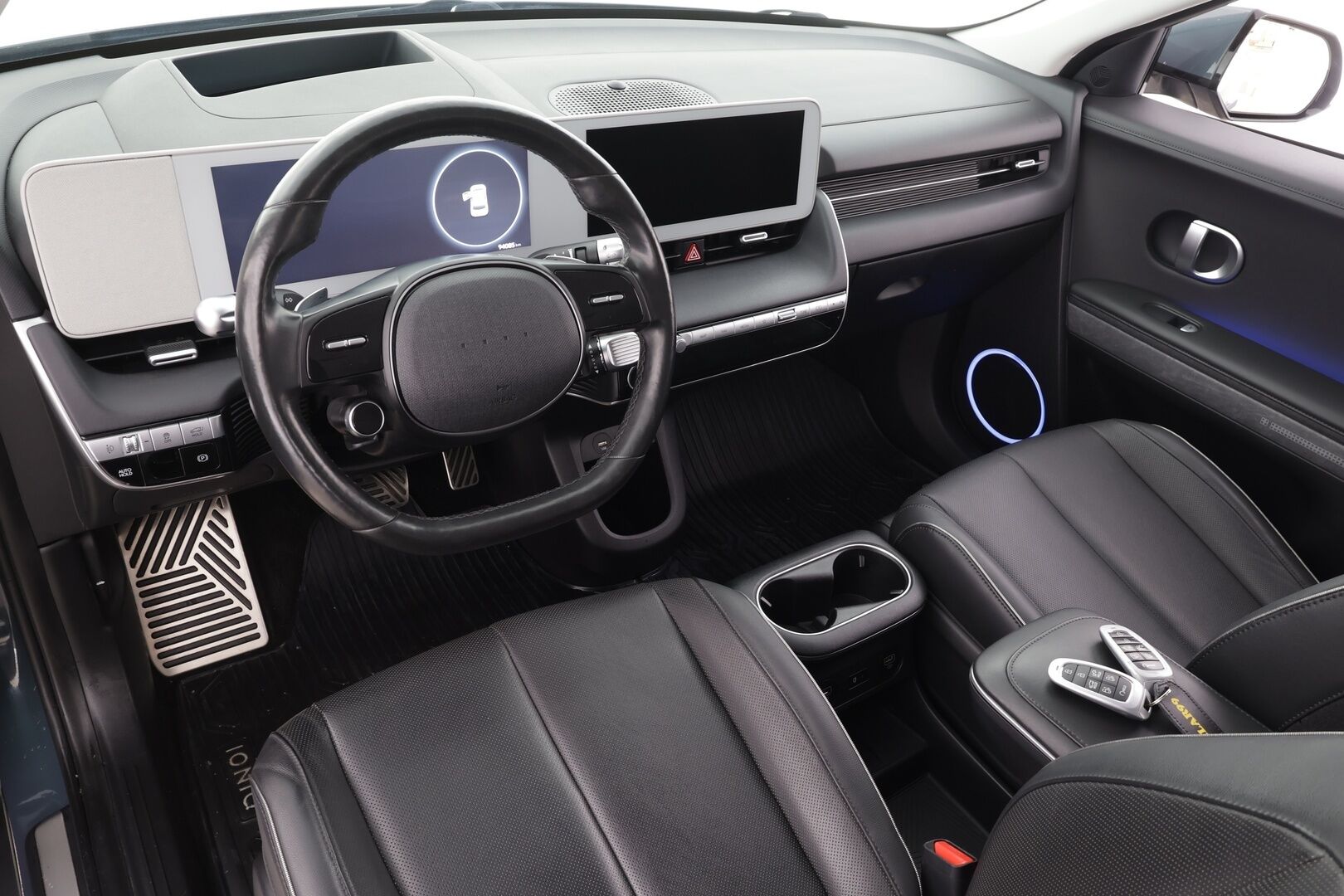 HYUNDAI IONIQ 5 2022 Premium 4WD * ACC / HUD / ILP / Relax-istuimet / Koukku / Bose / 360° / Matrix LED / Ilmastoidut nahat * - Kahdet renkaat aluvanteilla / Merkkihuollettu - HULLUT AVAJAISHULINAT KORKOTARJOUS 3,29 %