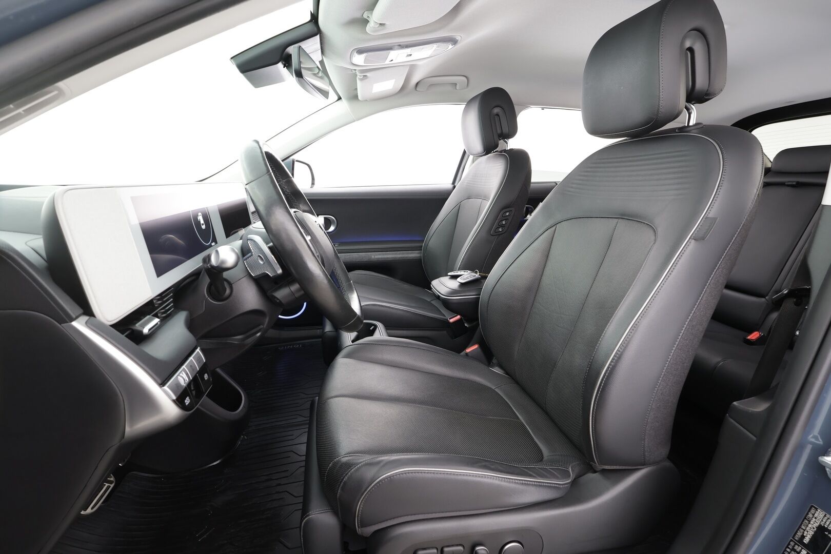 HYUNDAI IONIQ 5 2022 Premium 4WD * ACC / HUD / ILP / Relax-istuimet / Koukku / Bose / 360° / Matrix LED / Ilmastoidut nahat * - Kahdet renkaat aluvanteilla / Merkkihuollettu - HULLUT AVAJAISHULINAT KORKOTARJOUS 3,29 %