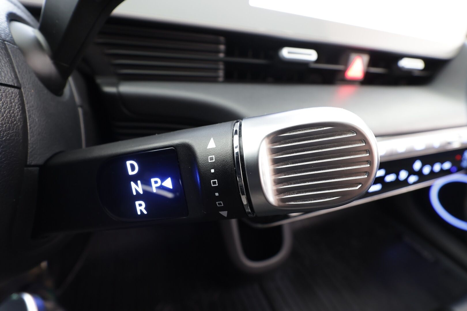 HYUNDAI IONIQ 5 2022 Premium 4WD * ACC / HUD / ILP / Relax-istuimet / Koukku / Bose / 360° / Matrix LED / Ilmastoidut nahat * - Kahdet renkaat aluvanteilla / Merkkihuollettu - HULLUT AVAJAISHULINAT KORKOTARJOUS 3,29 %