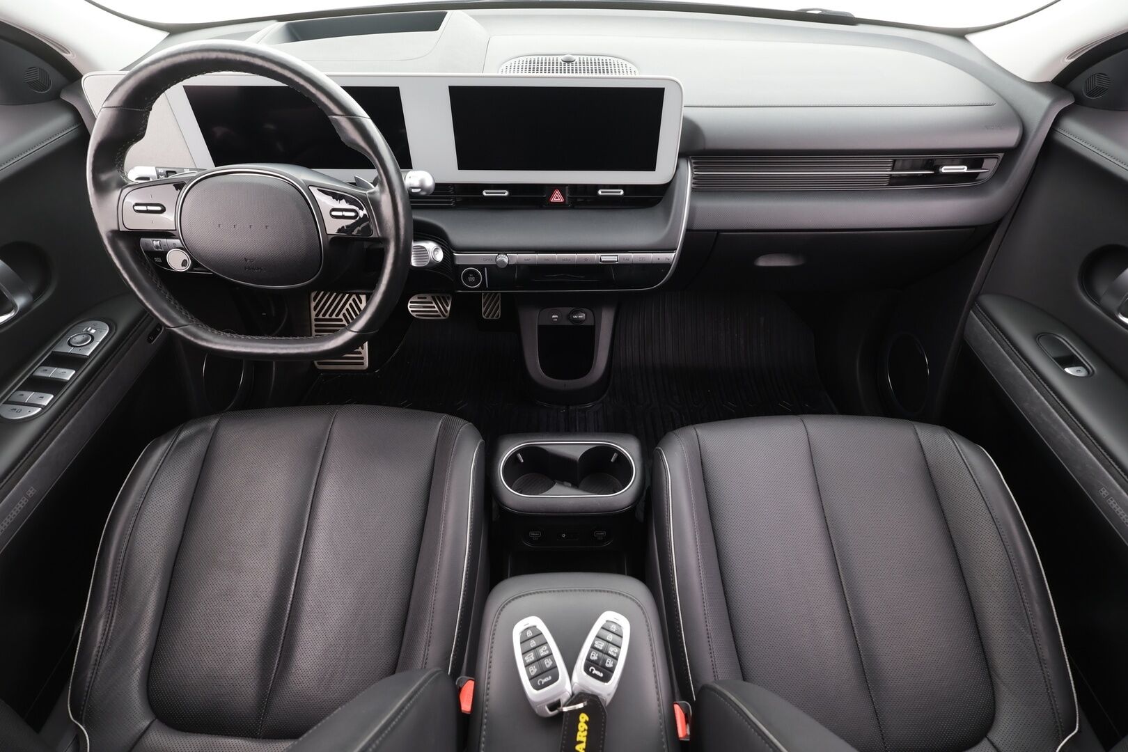 HYUNDAI IONIQ 5 2022 Premium 4WD * ACC / HUD / ILP / Relax-istuimet / Koukku / Bose / 360° / Matrix LED / Ilmastoidut nahat * - Kahdet renkaat aluvanteilla / Merkkihuollettu - HULLUT AVAJAISHULINAT KORKOTARJOUS 3,29 %