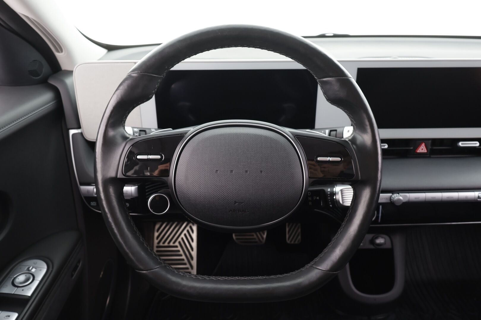 HYUNDAI IONIQ 5 2022 Premium 4WD * ACC / HUD / ILP / Relax-istuimet / Koukku / Bose / 360° / Matrix LED / Ilmastoidut nahat * - Kahdet renkaat aluvanteilla / Merkkihuollettu - HULLUT AVAJAISHULINAT KORKOTARJOUS 3,29 %