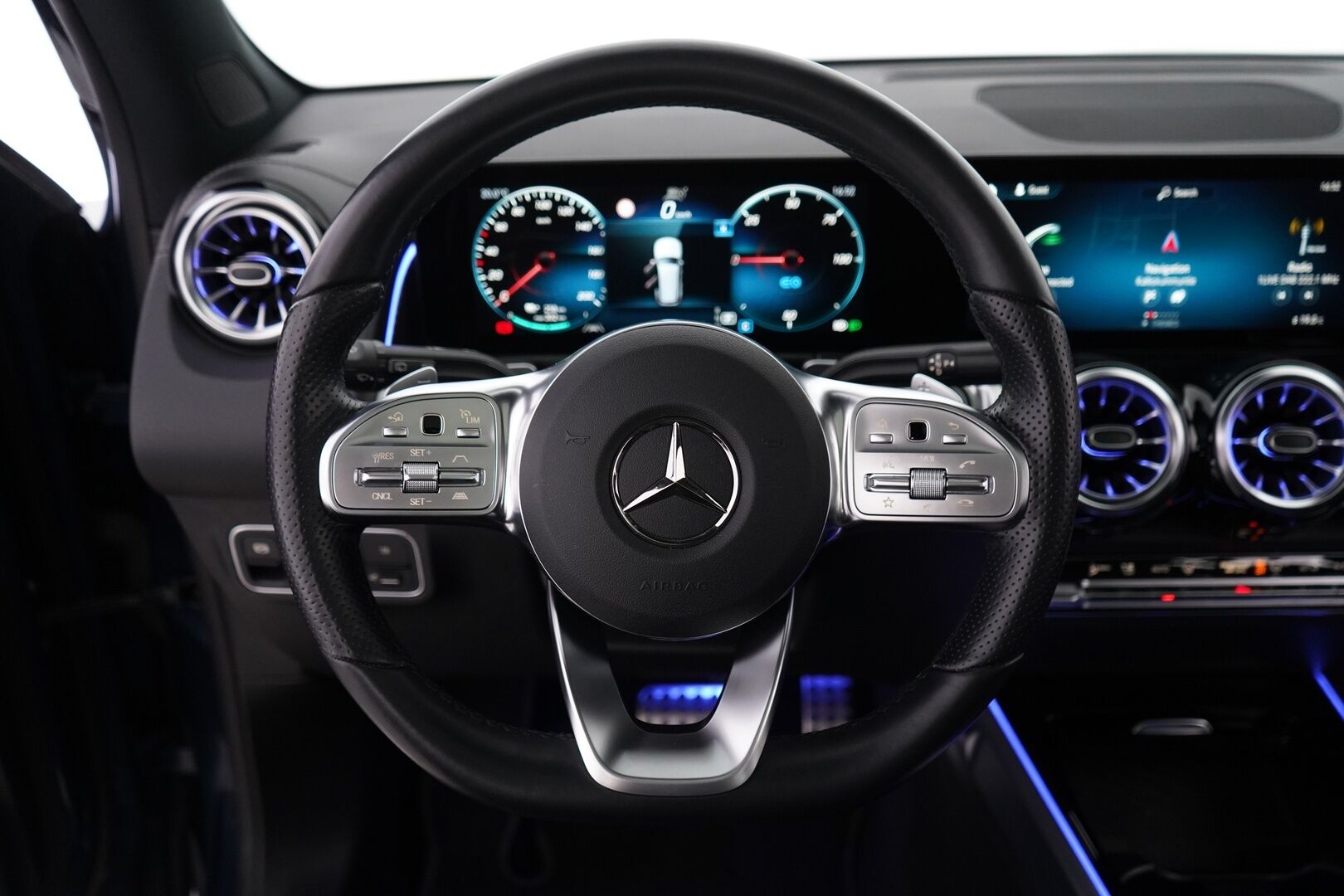 MERCEDES-BENZ EQB 2022 350 4MATIC AMG 7-P - Distronic+ | Midline | Panorama | 360° | Kaistavahti | LED | Navi | Keyless | Nahat | Sähköluukku | 7-Paikkainen | SoH 98.2% | AMG sisä- ja ulkopaketti | Kahdet Mersun vanteet | Puhdas Carvetical 