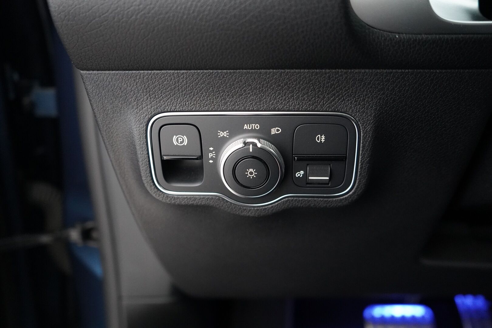 MERCEDES-BENZ EQB 2022 350 4MATIC AMG 7-P - Distronic+ | Midline | Panorama | 360° | Kaistavahti | LED | Navi | Keyless | Nahat | Sähköluukku | 7-Paikkainen | SoH 98.2% | AMG sisä- ja ulkopaketti | Kahdet Mersun vanteet | Puhdas Carvetical 
