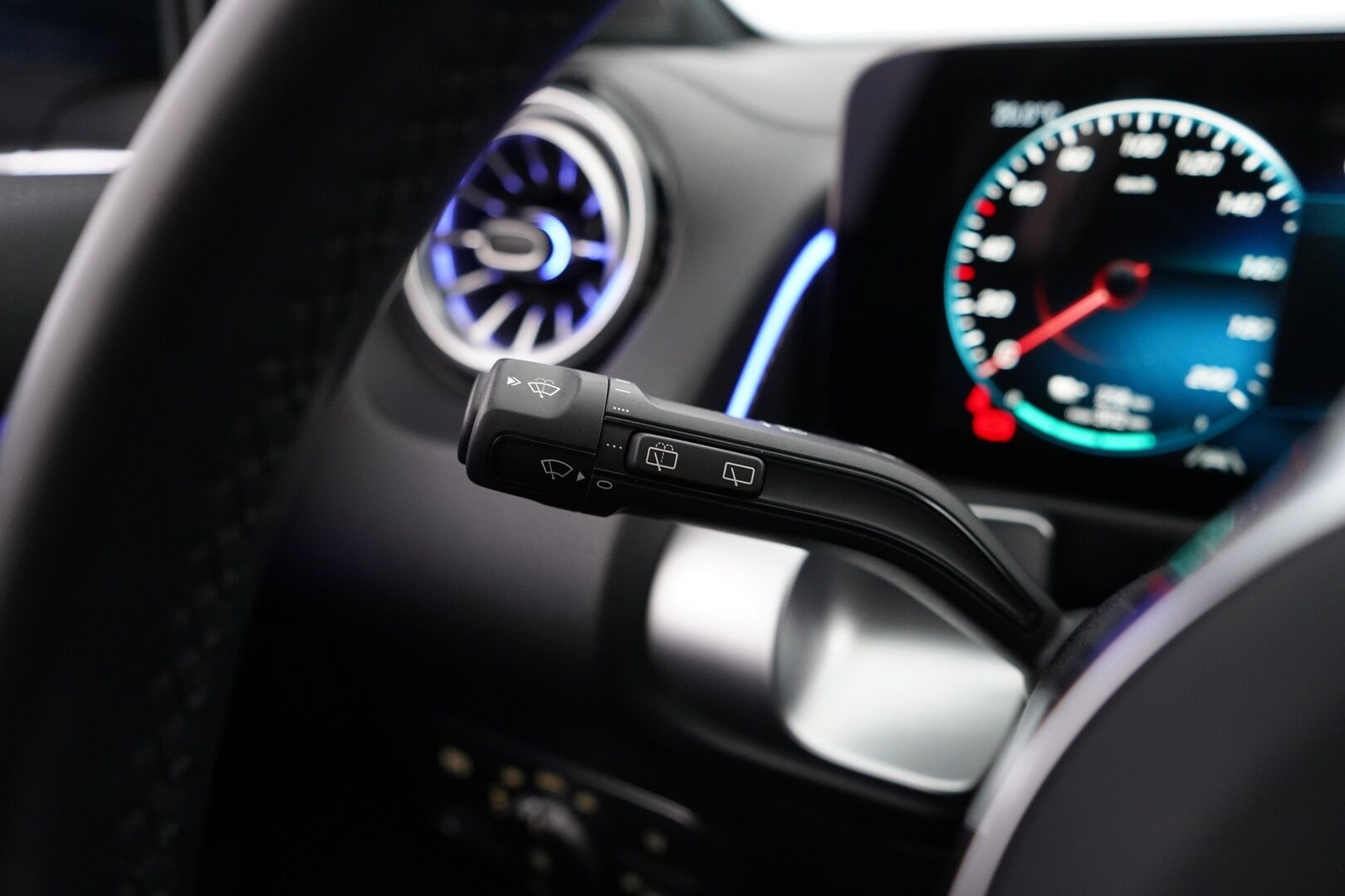 MERCEDES-BENZ EQB 2022 350 4MATIC AMG 7-P - Distronic+ | Midline | Panorama | 360° | Kaistavahti | LED | Navi | Keyless | Nahat | Sähköluukku | 7-Paikkainen | SoH 98.2% | AMG sisä- ja ulkopaketti | Kahdet Mersun vanteet | Puhdas Carvetical 