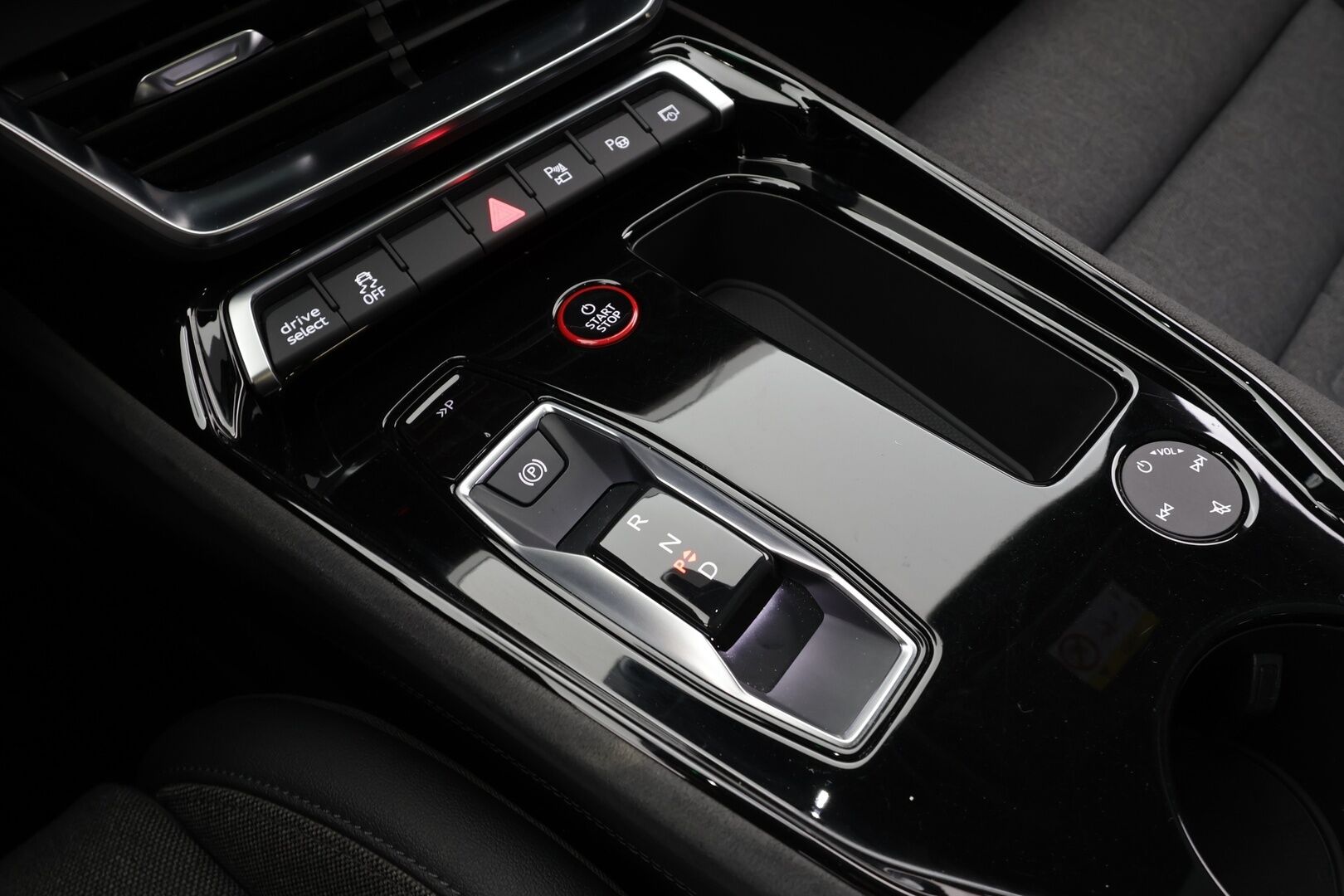 AUDI E-TRON GT 2022 60 quattro - | ACC | HUD | ILP | 360° | Panoraama | Nelipyöräohjaus | Ilma-alusta | 14-Penkit | Matrix LED | Kahdet renkaat aluvanteilla |