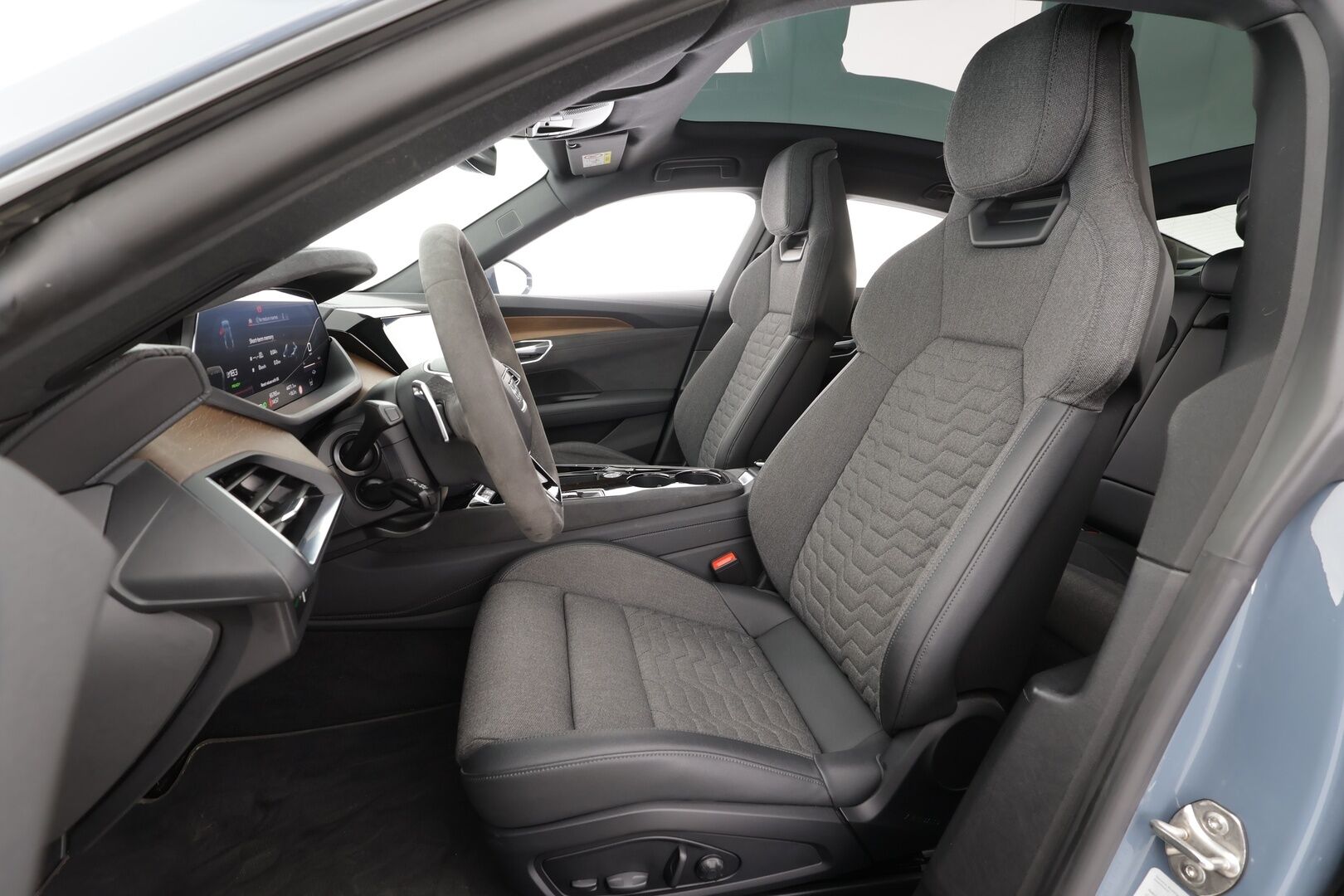 AUDI E-TRON GT 2022 60 quattro - | ACC | HUD | ILP | 360° | Panoraama | Nelipyöräohjaus | Ilma-alusta | 14-Penkit | Matrix LED | Kahdet renkaat aluvanteilla |