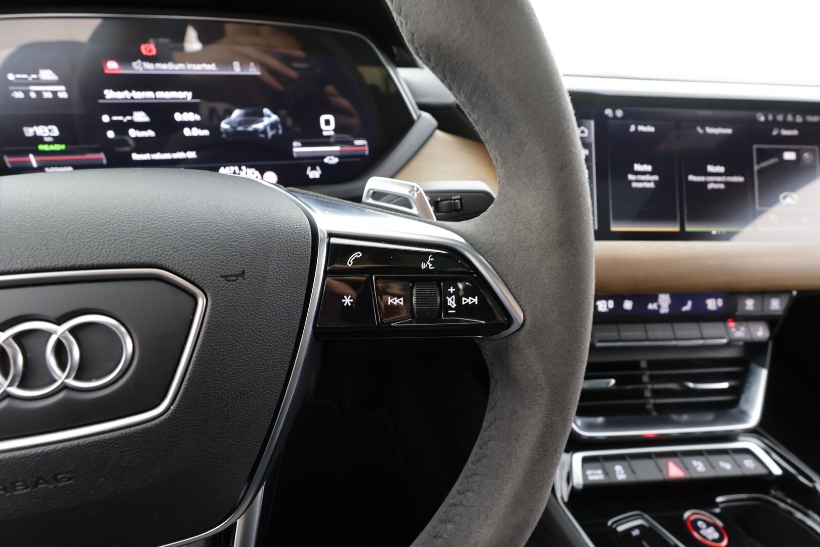 AUDI E-TRON GT 2022 60 quattro - | ACC | HUD | ILP | 360° | Panoraama | Nelipyöräohjaus | Ilma-alusta | 14-Penkit | Matrix LED | Kahdet renkaat aluvanteilla |