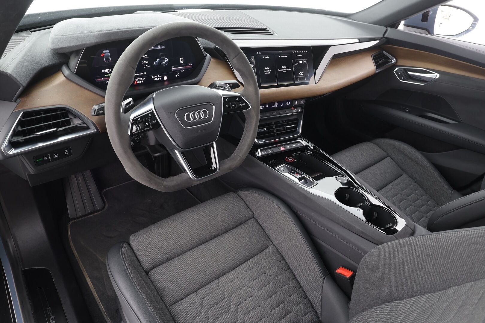 AUDI E-TRON GT 2022 60 quattro - | ACC | HUD | ILP | 360° | Panoraama | Nelipyöräohjaus | Ilma-alusta | 14-Penkit | Matrix LED | Kahdet renkaat aluvanteilla |