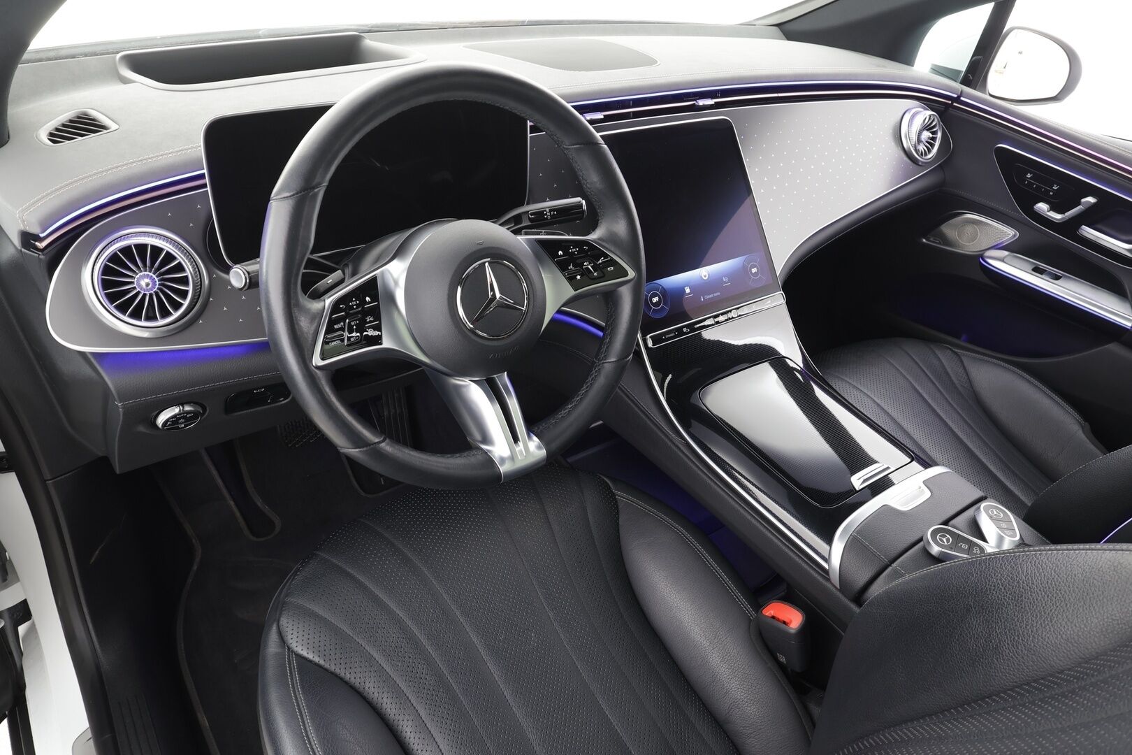 MERCEDES-BENZ EQE 2022 350+ - | Distronic+ | Burmester / 360° | Ilmastoidut muistinahat | Digital Light | Panorama | HUD / Airmatic | Keyless | Akuston esilämmitys | Ratinlämmitin | Merkkihuollettu | Supervarusteet 