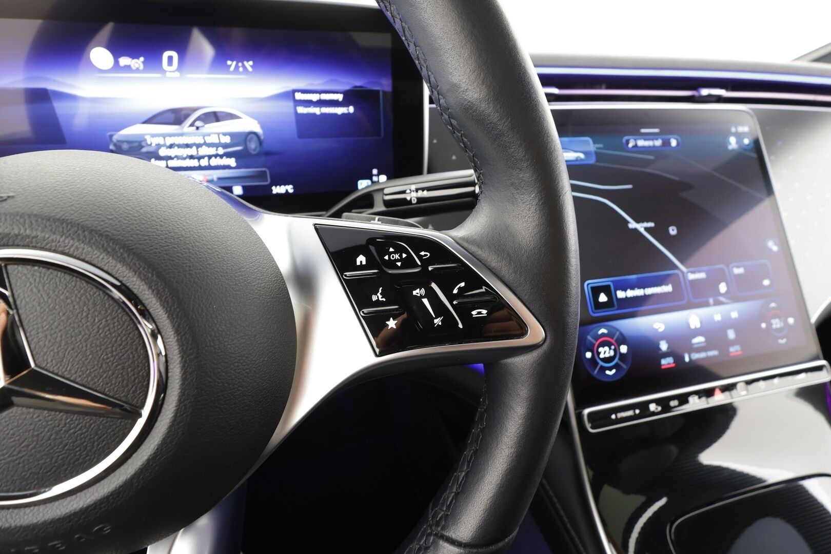 MERCEDES-BENZ EQE 2022 350+ - | Distronic+ | Burmester / 360° | Ilmastoidut muistinahat | Digital Light | Panorama | HUD / Airmatic | Keyless | Akuston esilämmitys | Ratinlämmitin | Merkkihuollettu | Supervarusteet 