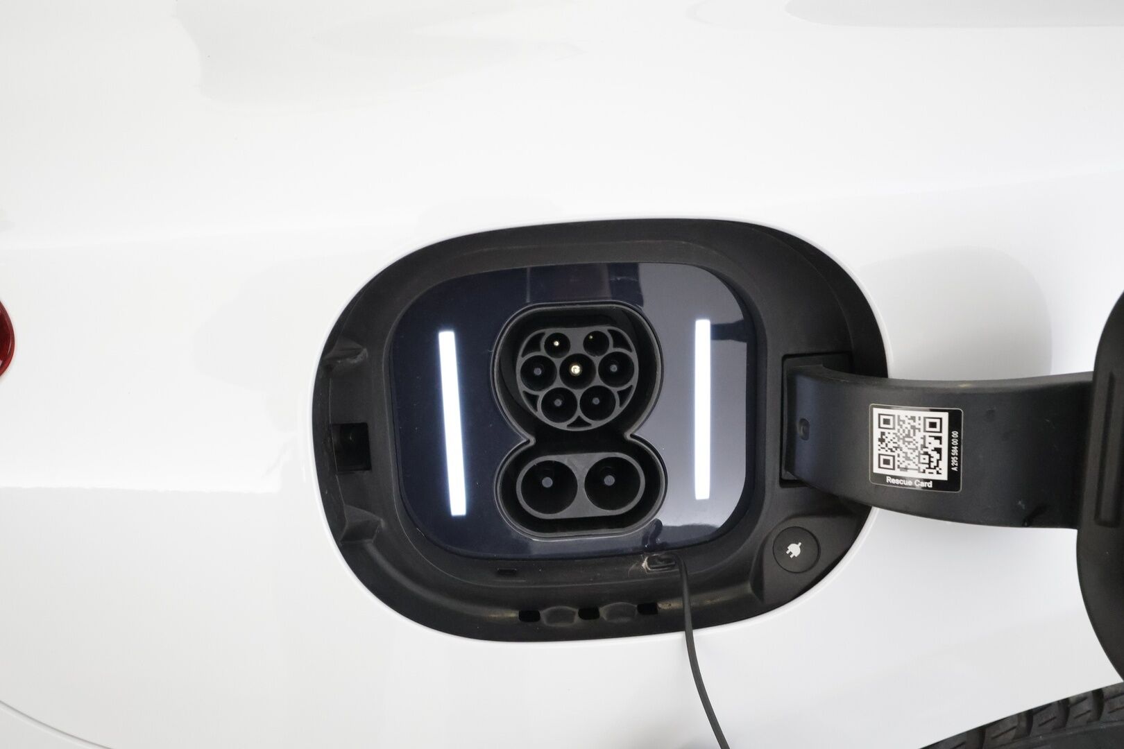 MERCEDES-BENZ EQE 2022 350+ - | Distronic+ | Burmester / 360° | Ilmastoidut muistinahat | Digital Light | Panorama | HUD / Airmatic | Keyless | Akuston esilämmitys | Ratinlämmitin | Merkkihuollettu | Supervarusteet 