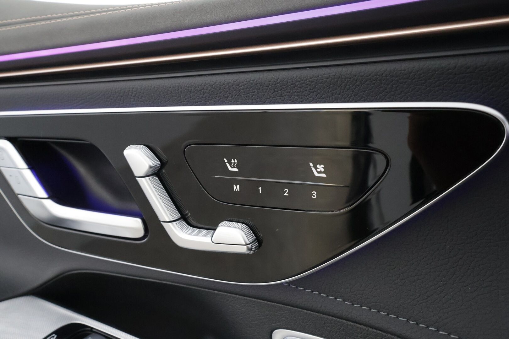 MERCEDES-BENZ EQE 2022 350+ - | Distronic+ | Burmester / 360° | Ilmastoidut muistinahat | Digital Light | Panorama | HUD / Airmatic | Keyless | Akuston esilämmitys | Ratinlämmitin | Merkkihuollettu | Supervarusteet 