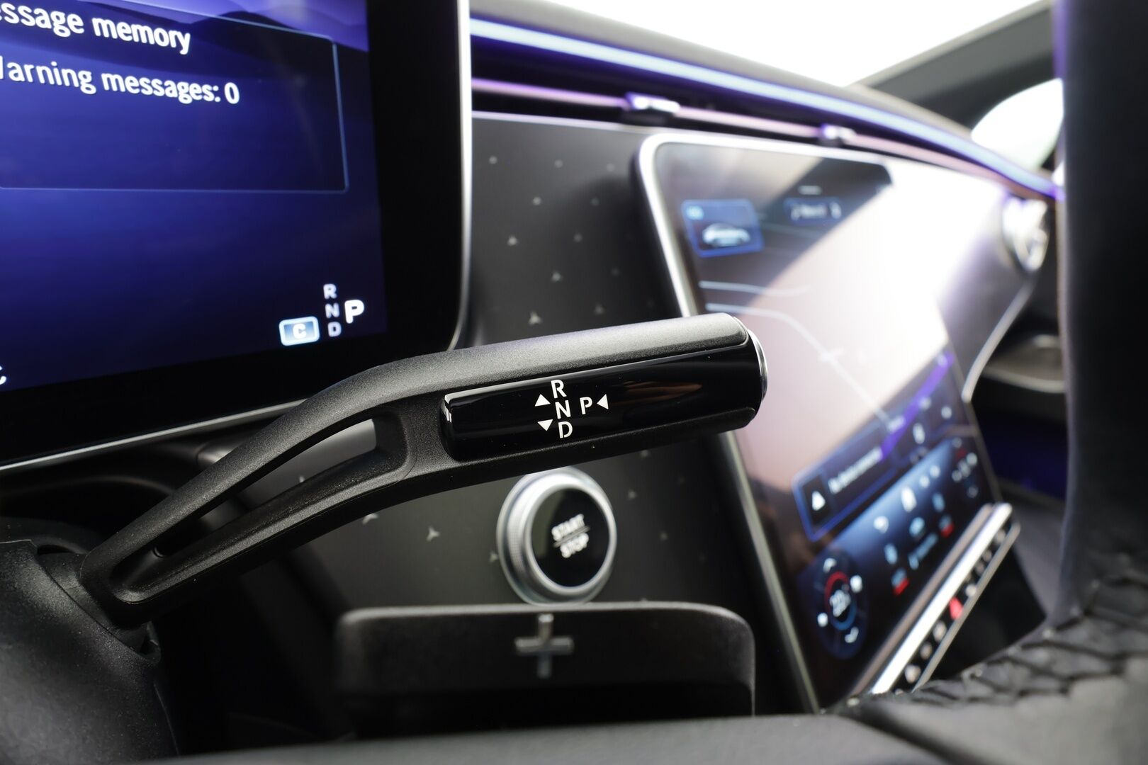 MERCEDES-BENZ EQE 2022 350+ - | Distronic+ | Burmester / 360° | Ilmastoidut muistinahat | Digital Light | Panorama | HUD / Airmatic | Keyless | Akuston esilämmitys | Ratinlämmitin | Merkkihuollettu | Supervarusteet 