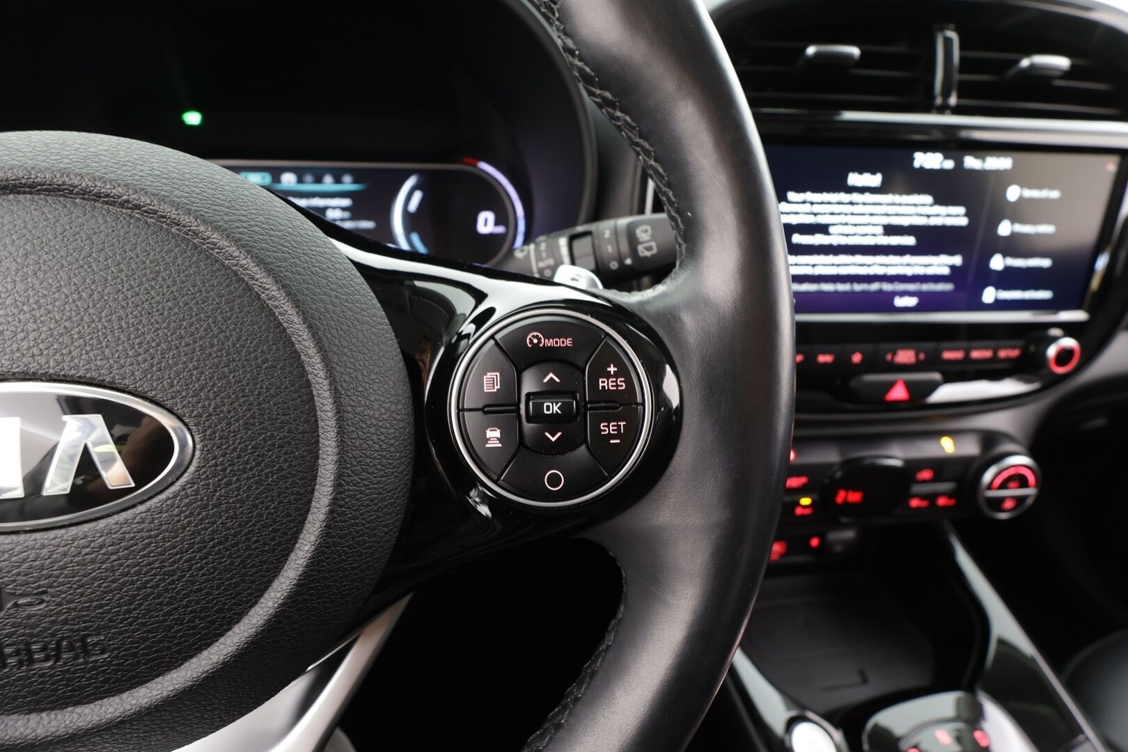 KIA E-SOUL 2021 Electro 64 kWh 204 hv Spirit - ACC | ILP | H&K | HUD | Ilmastoidut nahat | Navi | LED | P.Kamera | Sähköpenkit | Ratinlämmitin | Merkkihuollettu | Huippuvarusteet