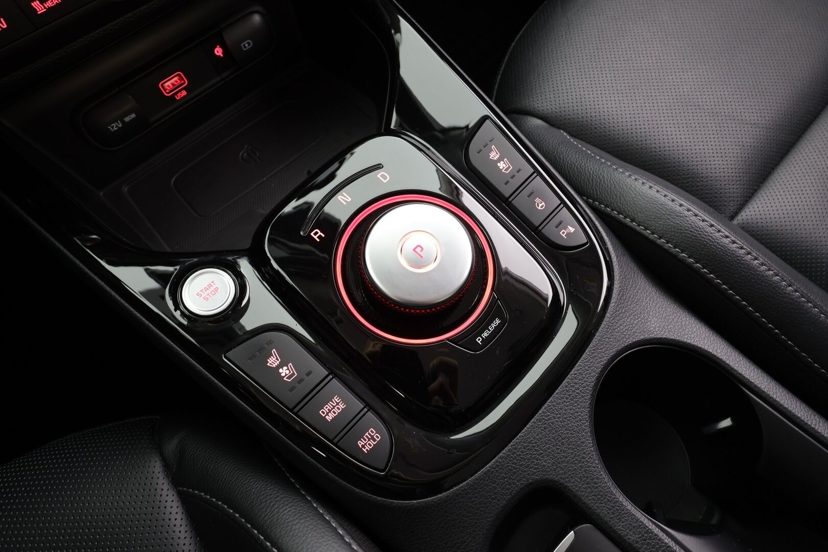 KIA E-SOUL 2021 Electro 64 kWh 204 hv Spirit - ACC | ILP | H&K | HUD | Ilmastoidut nahat | Navi | LED | P.Kamera | Sähköpenkit | Ratinlämmitin | Merkkihuollettu | Huippuvarusteet