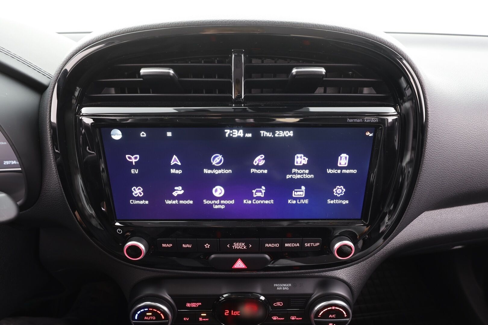 KIA E-SOUL 2021 Electro 64 kWh 204 hv Spirit - ACC | ILP | H&K | HUD | Ilmastoidut nahat | Navi | LED | P.Kamera | Sähköpenkit | Ratinlämmitin | Merkkihuollettu | Huippuvarusteet
