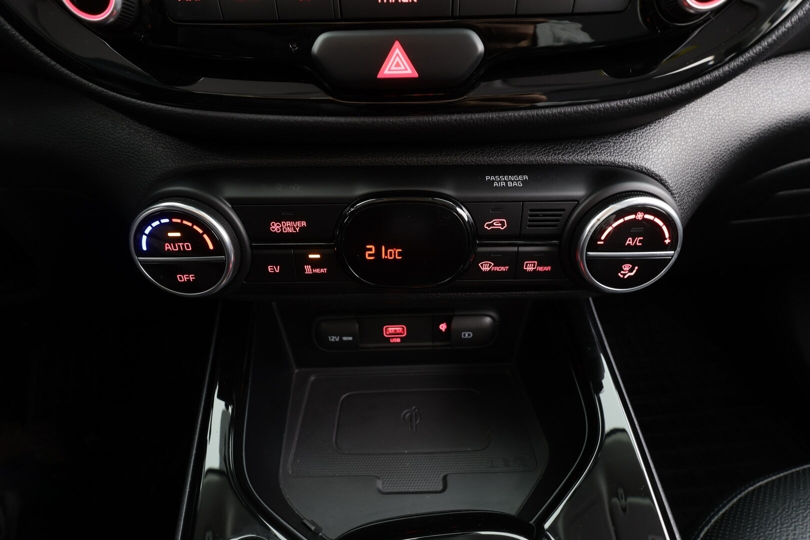 KIA E-SOUL 2021 Electro 64 kWh 204 hv Spirit - ACC | ILP | H&K | HUD | Ilmastoidut nahat | Navi | LED | P.Kamera | Sähköpenkit | Ratinlämmitin | Merkkihuollettu | Huippuvarusteet