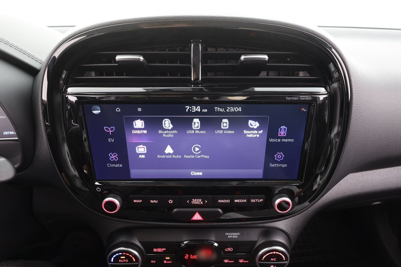 KIA E-SOUL 2021 Electro 64 kWh 204 hv Spirit - ACC | ILP | H&K | HUD | Ilmastoidut nahat | Navi | LED | P.Kamera | Sähköpenkit | Ratinlämmitin | Merkkihuollettu | Huippuvarusteet