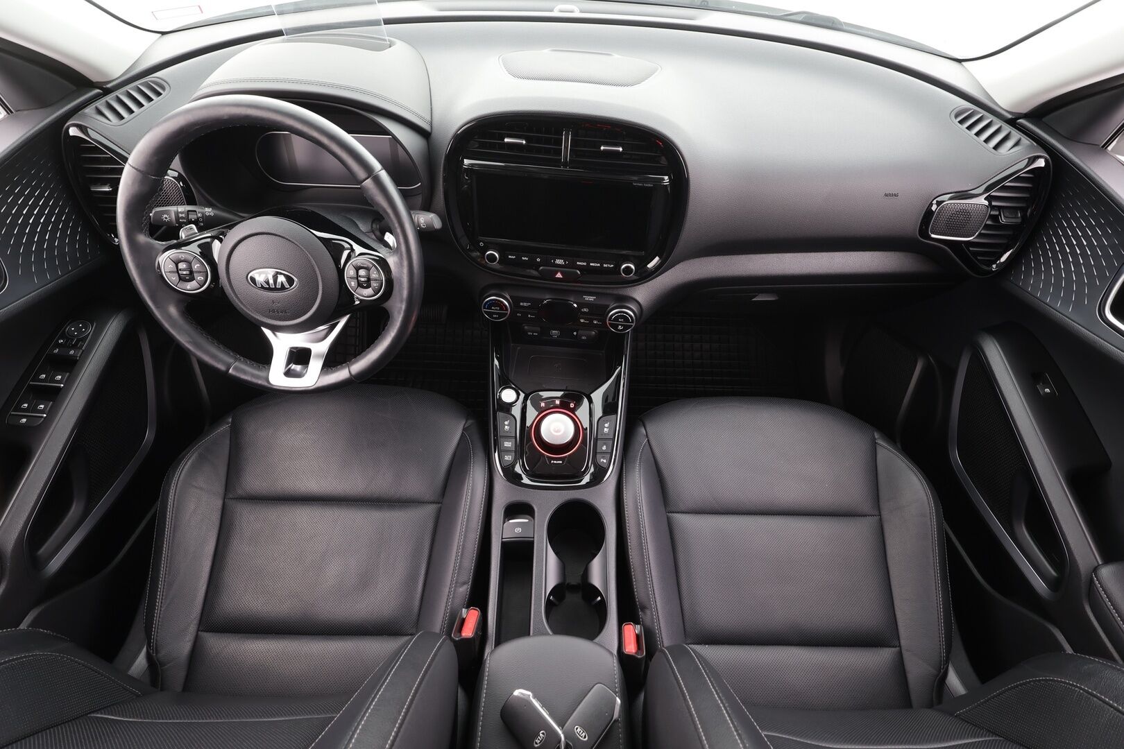 KIA E-SOUL 2021 Electro 64 kWh 204 hv Spirit - ACC | ILP | H&K | HUD | Ilmastoidut nahat | Navi | LED | P.Kamera | Sähköpenkit | Ratinlämmitin | Merkkihuollettu | Huippuvarusteet