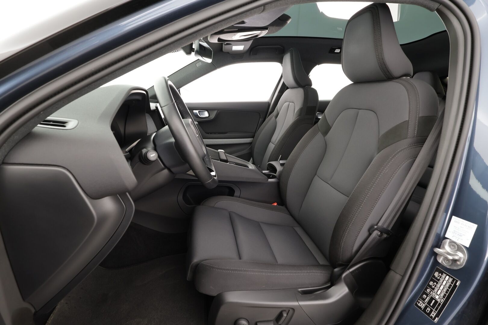 POLESTAR 2 2023 Long Range Single Motor * ILP / Lasikatto / H&K / Muistipenkki / LED / Navi / Keyless / Ratinlämmitin * - Merkkihuollettu