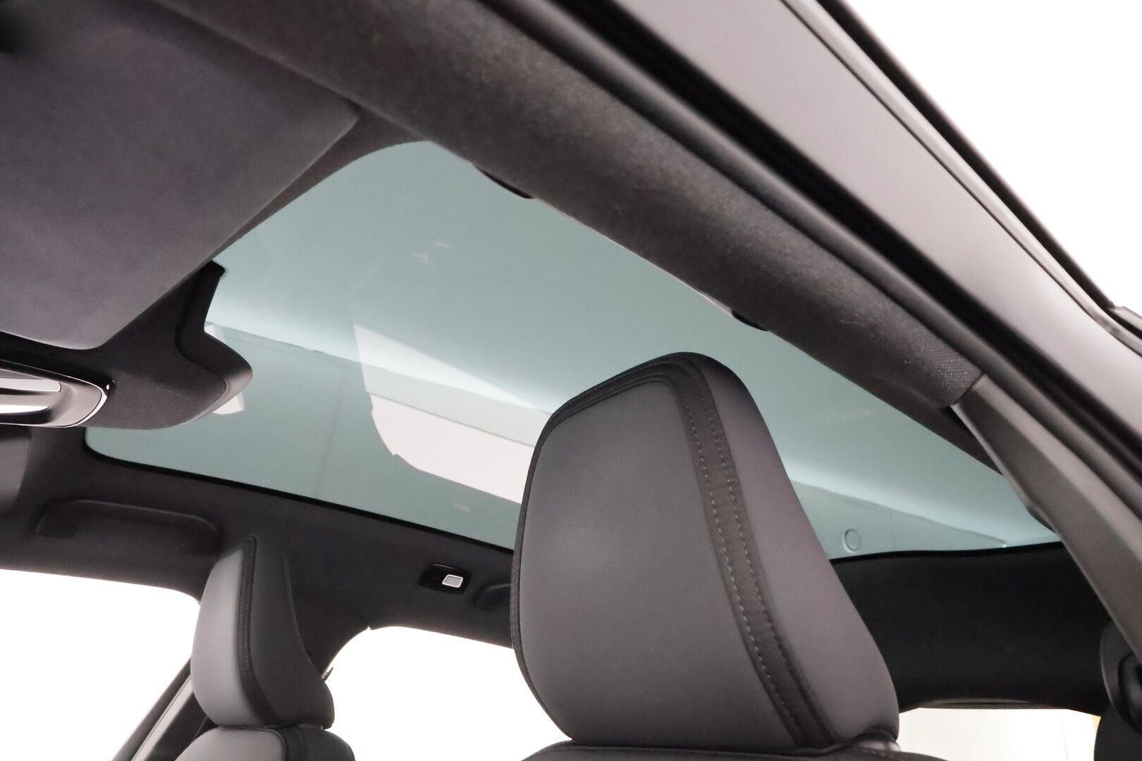 POLESTAR 2 2023 Long Range Single Motor * ILP / Lasikatto / H&K / Muistipenkki / LED / Navi / Keyless / Ratinlämmitin * - Merkkihuollettu