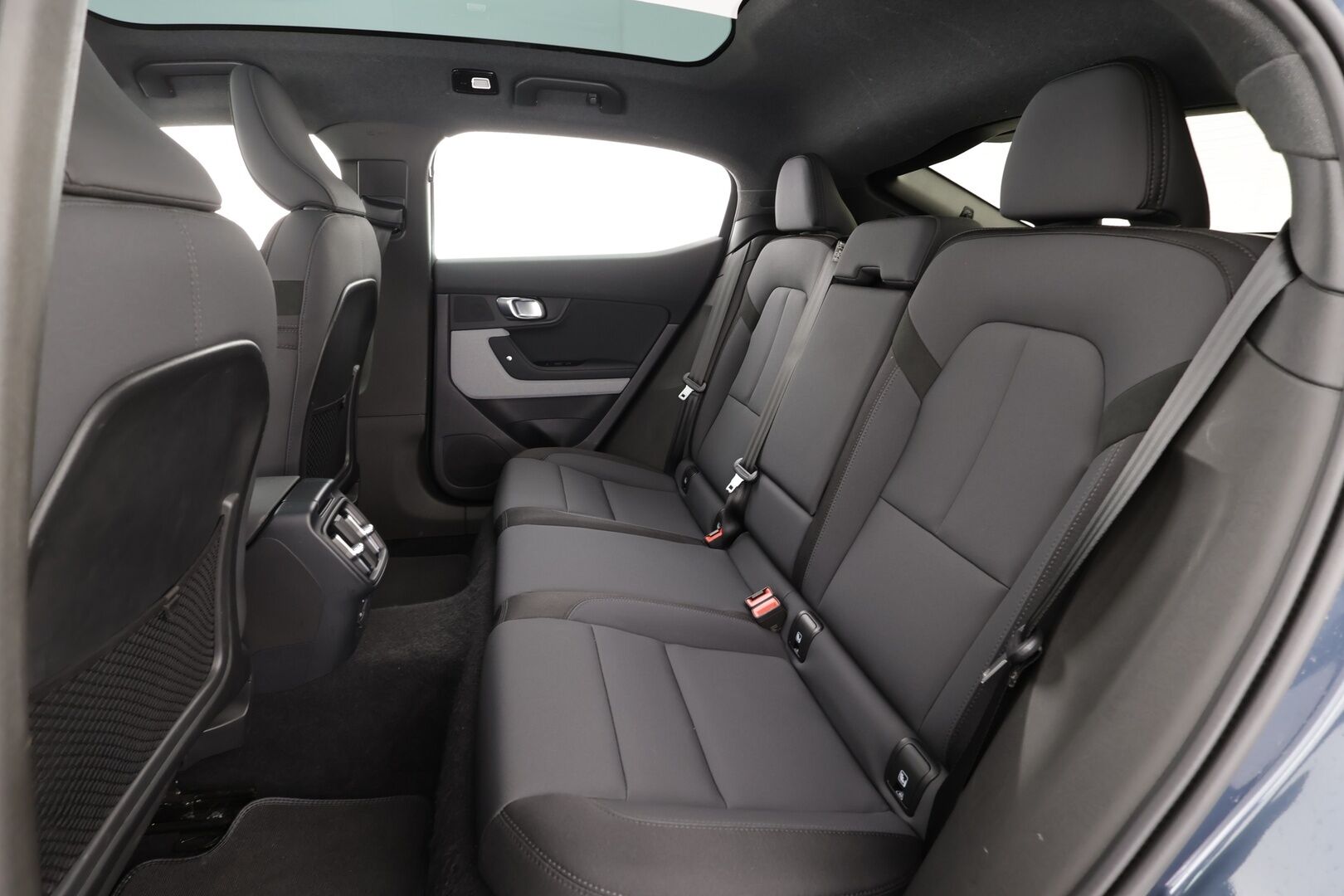 POLESTAR 2 2023 Long Range Single Motor * ILP / Lasikatto / H&K / Muistipenkki / LED / Navi / Keyless / Ratinlämmitin * - Merkkihuollettu