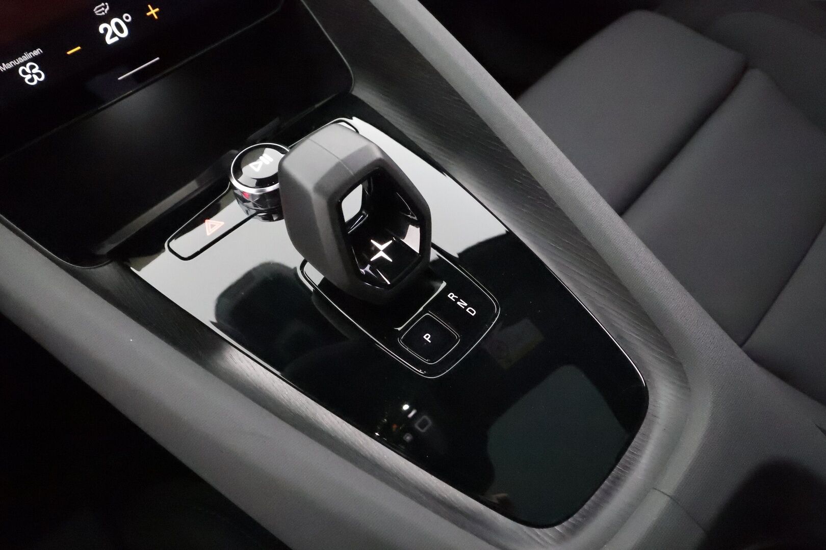 POLESTAR 2 2023 Long Range Single Motor * ILP / Lasikatto / H&K / Muistipenkki / LED / Navi / Keyless / Ratinlämmitin * - Merkkihuollettu