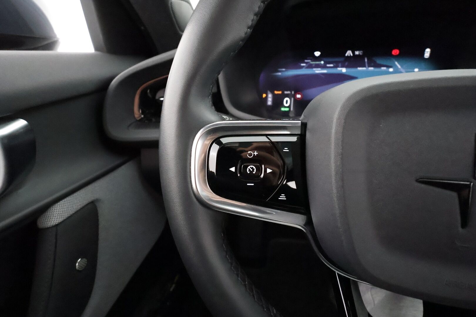 POLESTAR 2 2023 Long Range Single Motor * ILP / Lasikatto / H&K / Muistipenkki / LED / Navi / Keyless / Ratinlämmitin * - Merkkihuollettu