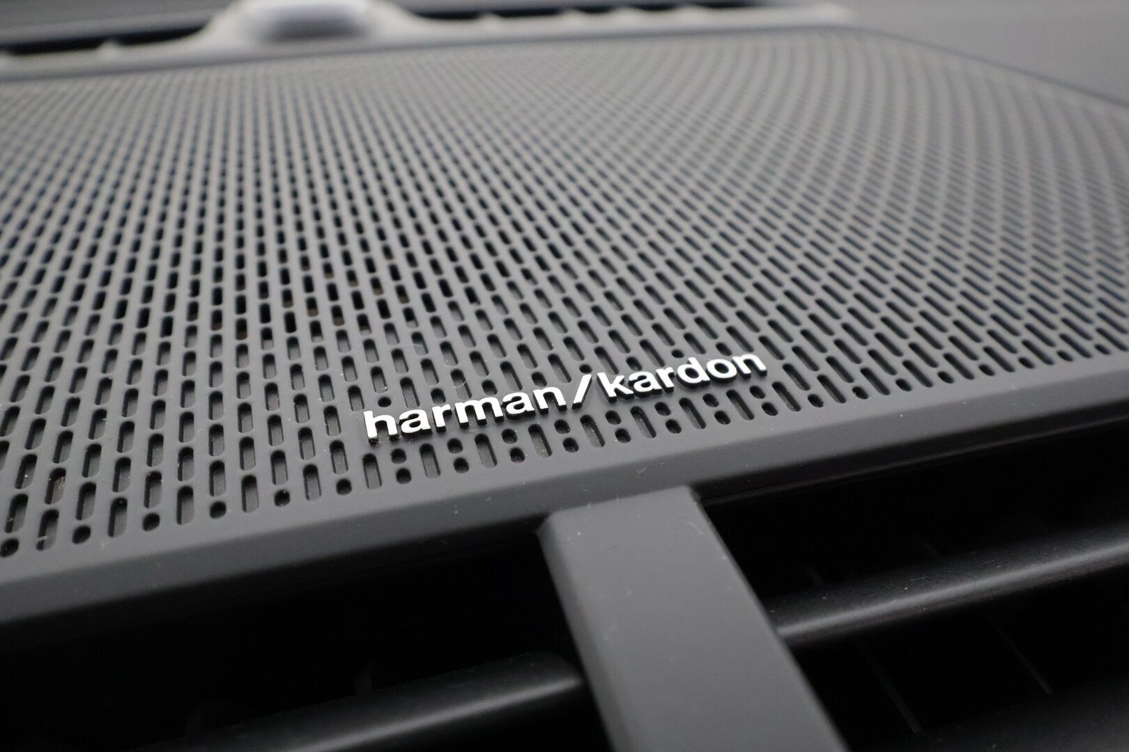 POLESTAR 2 2023 Long Range Single Motor * ILP / Lasikatto / H&K / Muistipenkki / LED / Navi / Keyless / Ratinlämmitin * - Merkkihuollettu