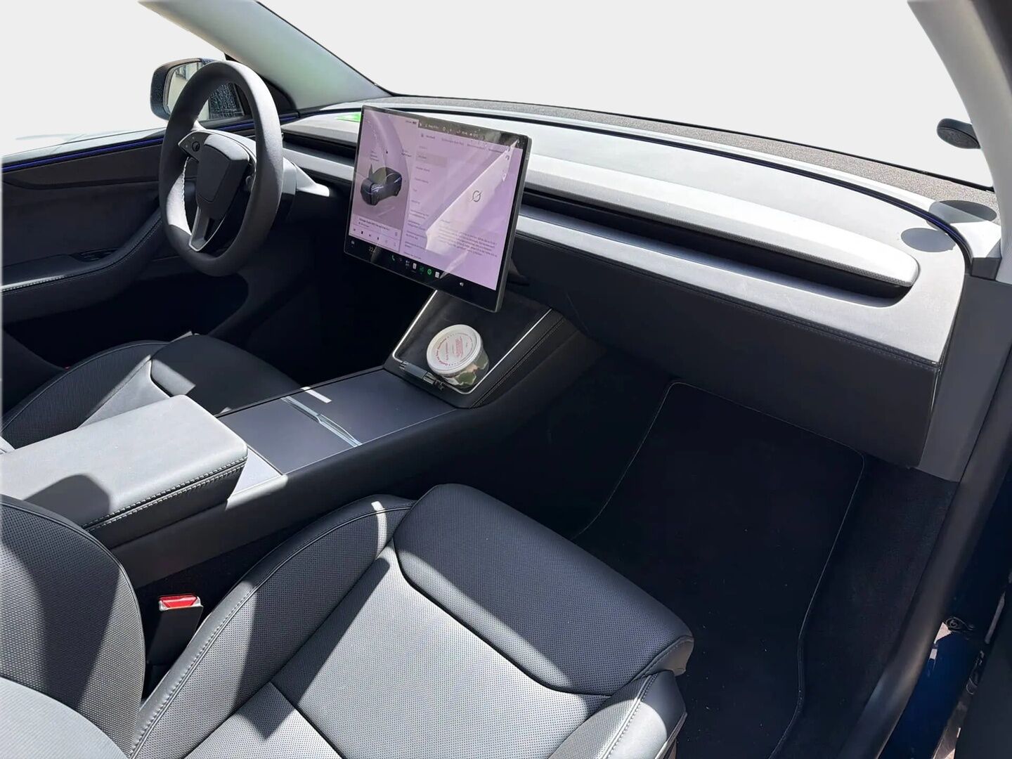 TESLA MODEL Y 2025 Performance Juniper AWD - Vetokoukku | Autopilot | Lasikatto | Premium Audio | Peruutuskamera | Matrix-LED | 2x Renkaat & Vanteet