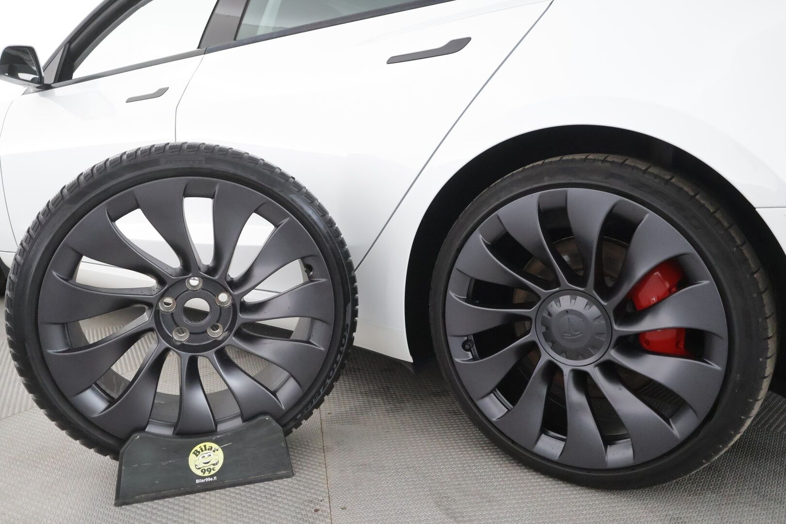 TESLA MODEL 3 2023 Performance Dual Motor - | ILP | ACC | Lasikatto | Matrix-LED | P.Kamera | Muistipenkki | Premium Audio | Navi | Keyless | Kahdet renkaat aluvanteilla |