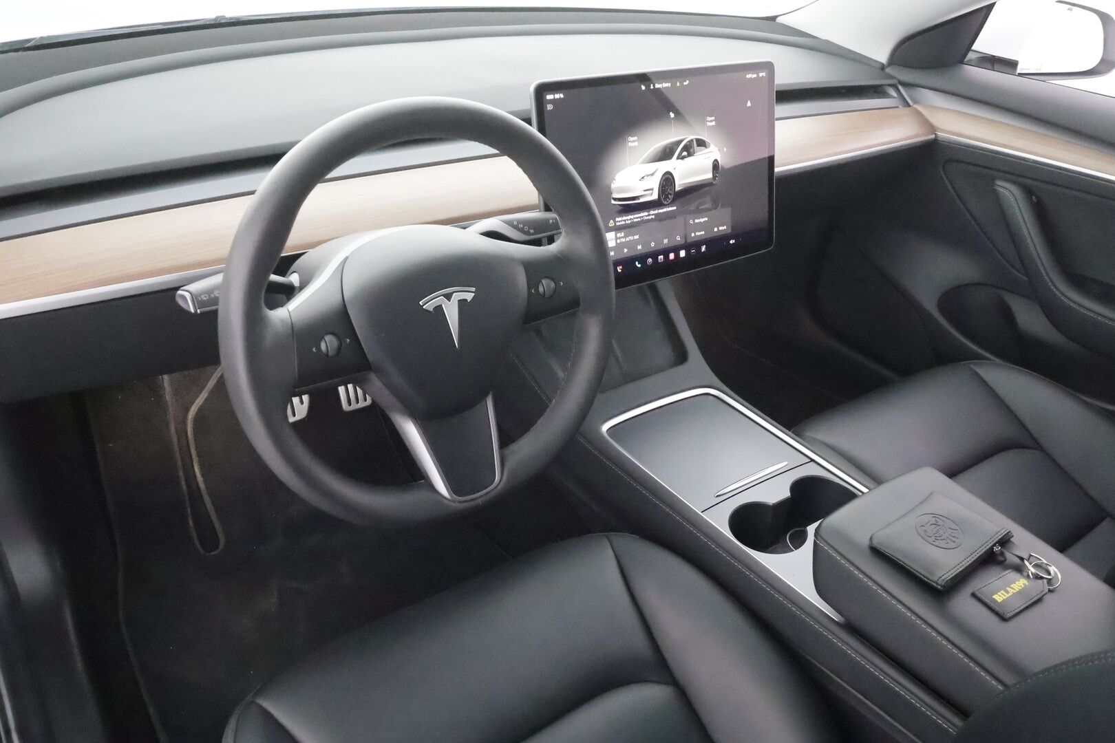 TESLA MODEL 3 2023 Performance Dual Motor - | ILP | ACC | Lasikatto | Matrix-LED | P.Kamera | Muistipenkki | Premium Audio | Navi | Keyless | Kahdet renkaat aluvanteilla |