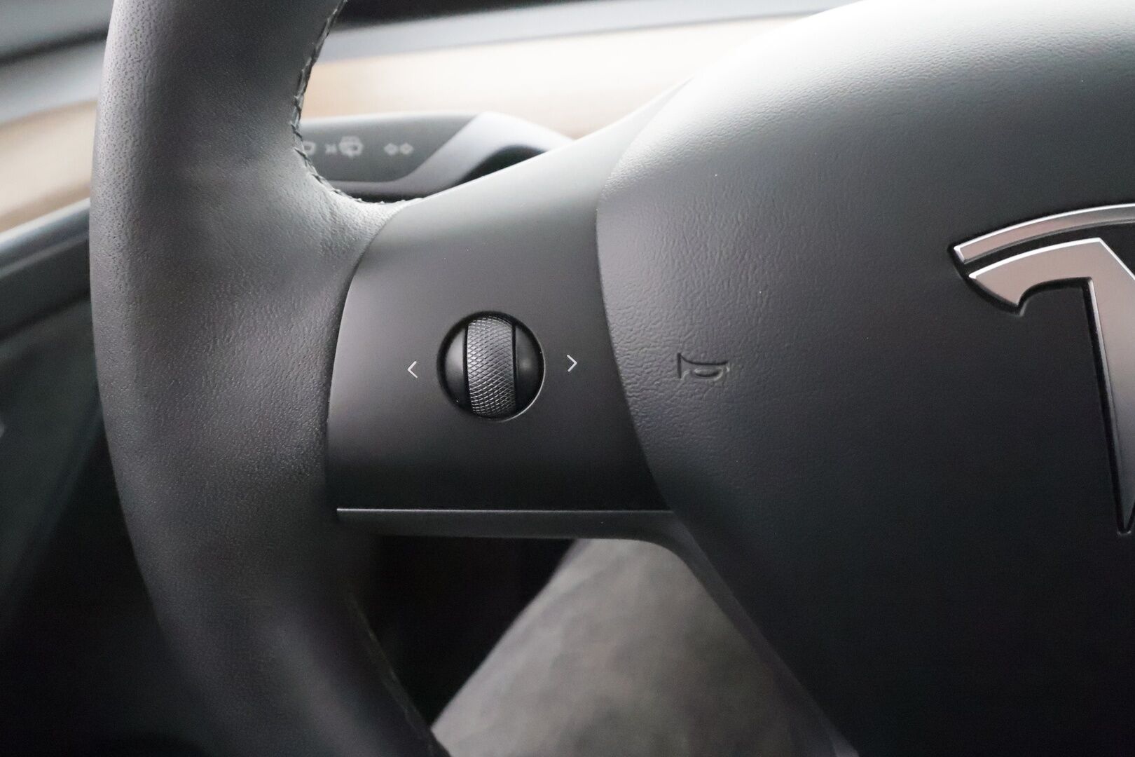 TESLA MODEL 3 2023 Performance Dual Motor - | ILP | ACC | Lasikatto | Matrix-LED | P.Kamera | Muistipenkki | Premium Audio | Navi | Keyless | Kahdet renkaat aluvanteilla |