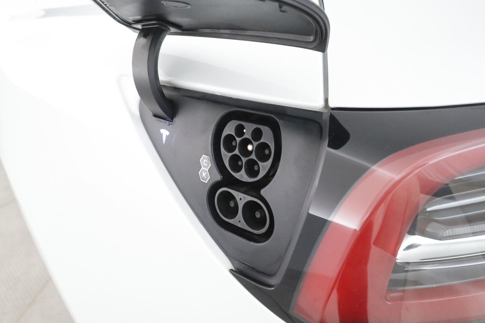 TESLA MODEL 3 2023 Performance Dual Motor - | ILP | ACC | Lasikatto | Matrix-LED | P.Kamera | Muistipenkki | Premium Audio | Navi | Keyless | Kahdet renkaat aluvanteilla |