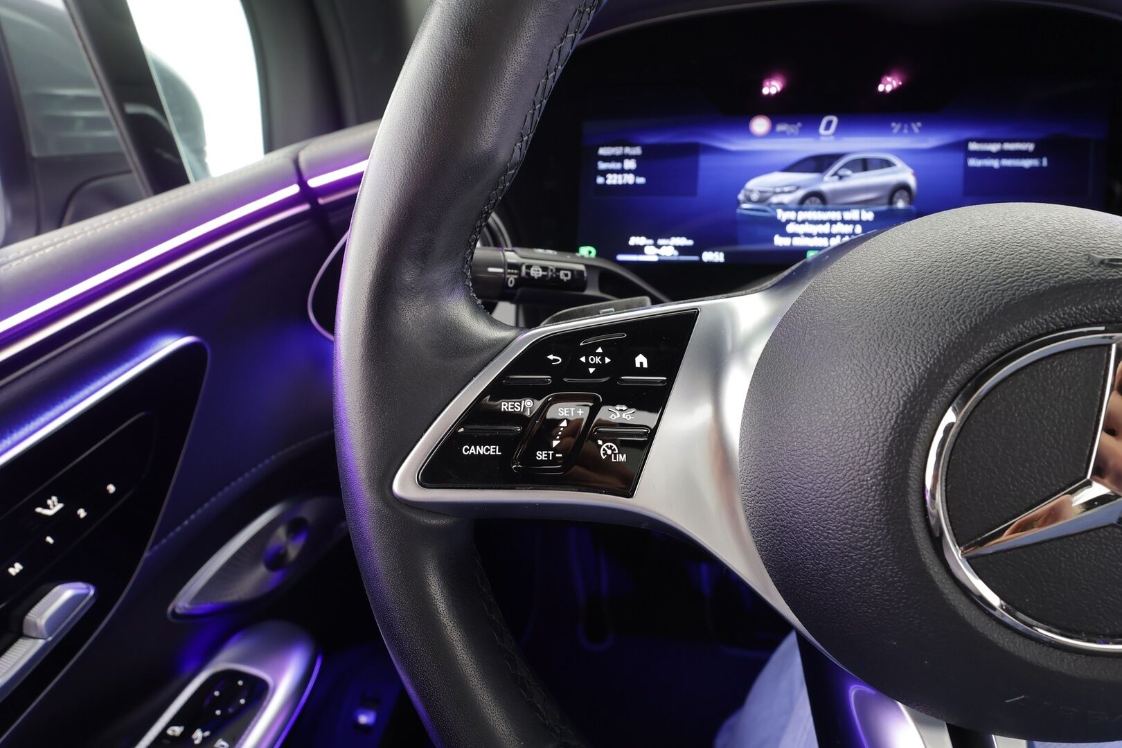 MERCEDES-BENZ EQE SUV 2023 350 4Matic - | Distronic+ | Hyperscreen | ILP | Koukku | Burmester | Panorama | Digital Light | 360° | Muistinahat | Ratinlämmitin | Navi | Keyless | Kahdet renkaat aluvanteilla | Huippuvarusteet |