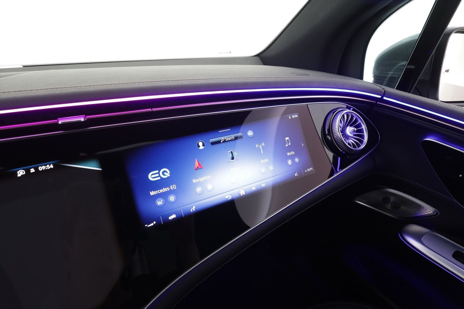 MERCEDES-BENZ EQE SUV 2023 350 4Matic - | Distronic+ | Hyperscreen | ILP | Koukku | Burmester | Panorama | Digital Light | 360° | Muistinahat | Ratinlämmitin | Navi | Keyless | Kahdet renkaat aluvanteilla | Huippuvarusteet |