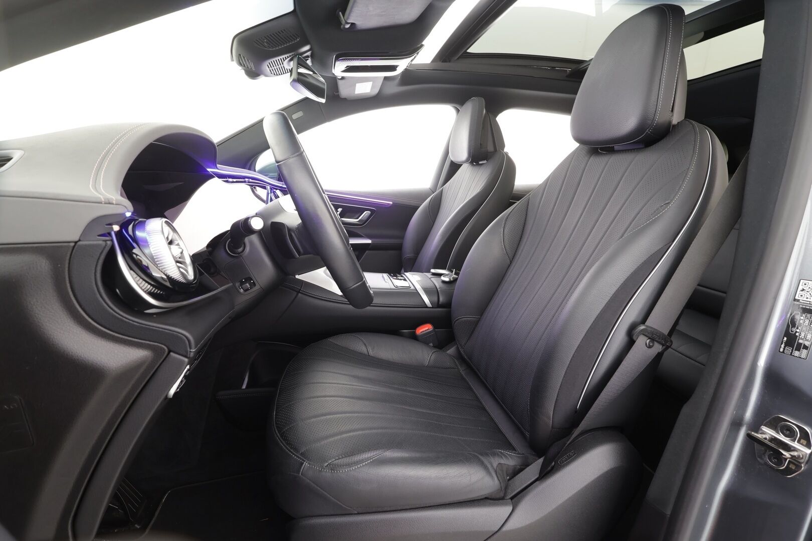 MERCEDES-BENZ EQE SUV 2023 350 4Matic - | Distronic+ | Hyperscreen | ILP | Koukku | Burmester | Panorama | Digital Light | 360° | Muistinahat | Ratinlämmitin | Navi | Keyless | Kahdet renkaat aluvanteilla | Huippuvarusteet |