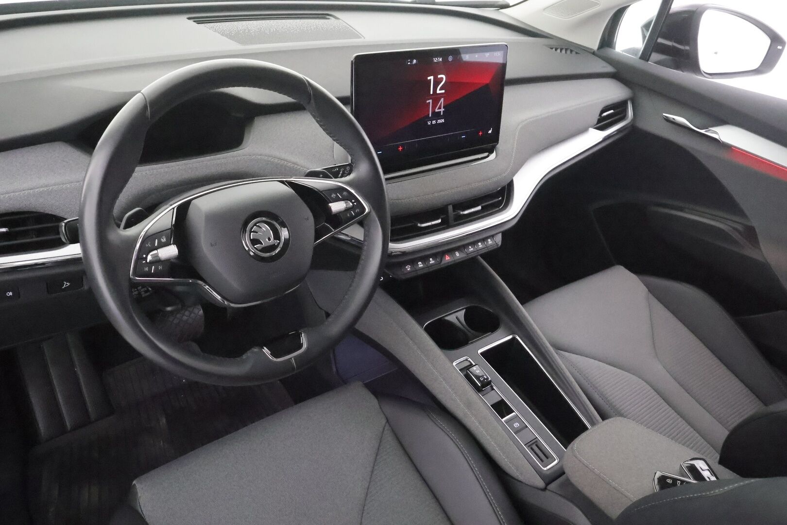 SKODA ENYAQ 2023 80x 4x4 iV - Lämpöpumppu | Koukku | Matrix LED | ACC | Peruutuskamera | Puolinahkasisusta | Muistipenkki | Ratinlämmitys | Huippuvarusteet!