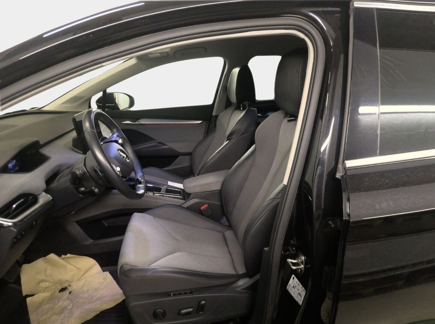 SKODA ENYAQ 2023 iV80x - | ACC | ILP | Koukku | Skoda crystal Matrix-LED | Muistipenkki | P.Kamera | Puolinahat | Apple&Android | Kahdet Renkaat |