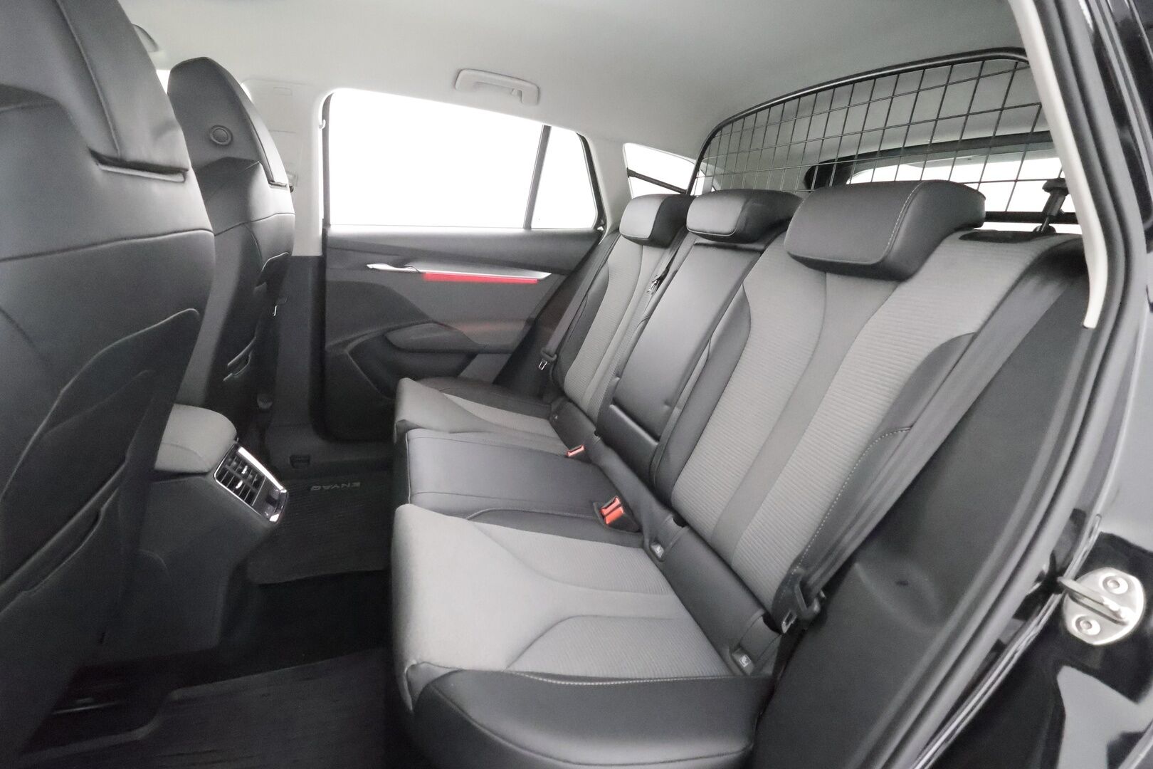SKODA ENYAQ 2023 80x 4x4 iV - Lämpöpumppu | Koukku | Matrix LED | ACC | Peruutuskamera | Puolinahkasisusta | Muistipenkki | Ratinlämmitys | Huippuvarusteet!