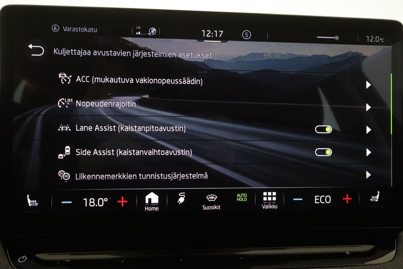 SKODA ENYAQ 2023 80x 4x4 iV - Lämpöpumppu | Koukku | Matrix LED | ACC | Peruutuskamera | Puolinahkasisusta | Muistipenkki | Ratinlämmitys | Huippuvarusteet!