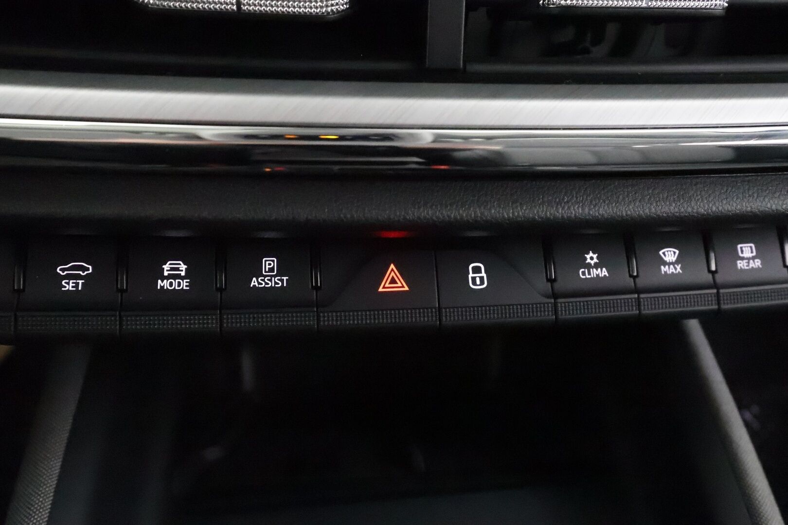 SKODA ENYAQ 2023 80x 4x4 iV - Lämpöpumppu | Koukku | Matrix LED | ACC | Peruutuskamera | Puolinahkasisusta | Muistipenkki | Ratinlämmitys | Huippuvarusteet!